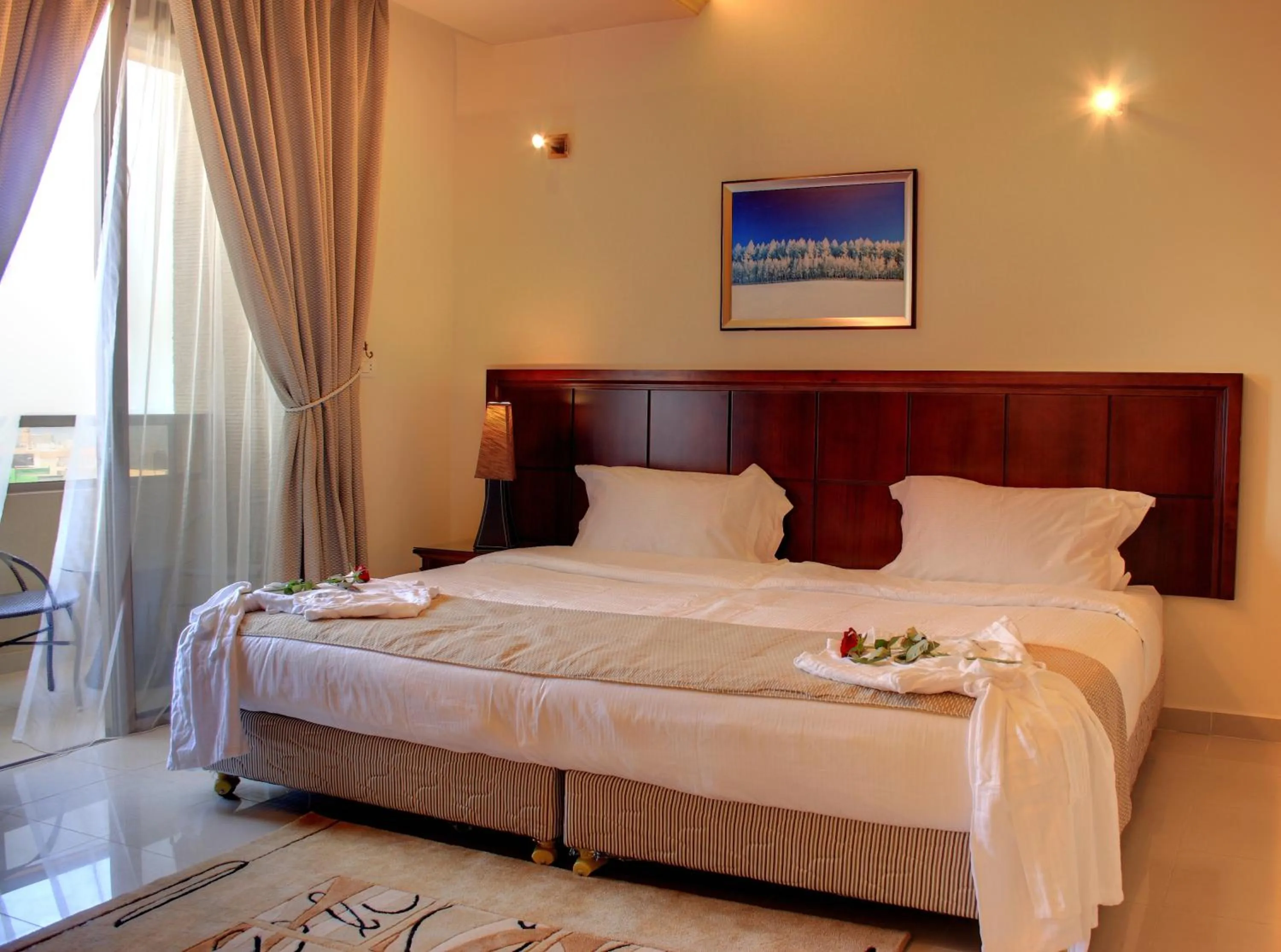 Deluxe King Room in Midtown Hotel & Suites