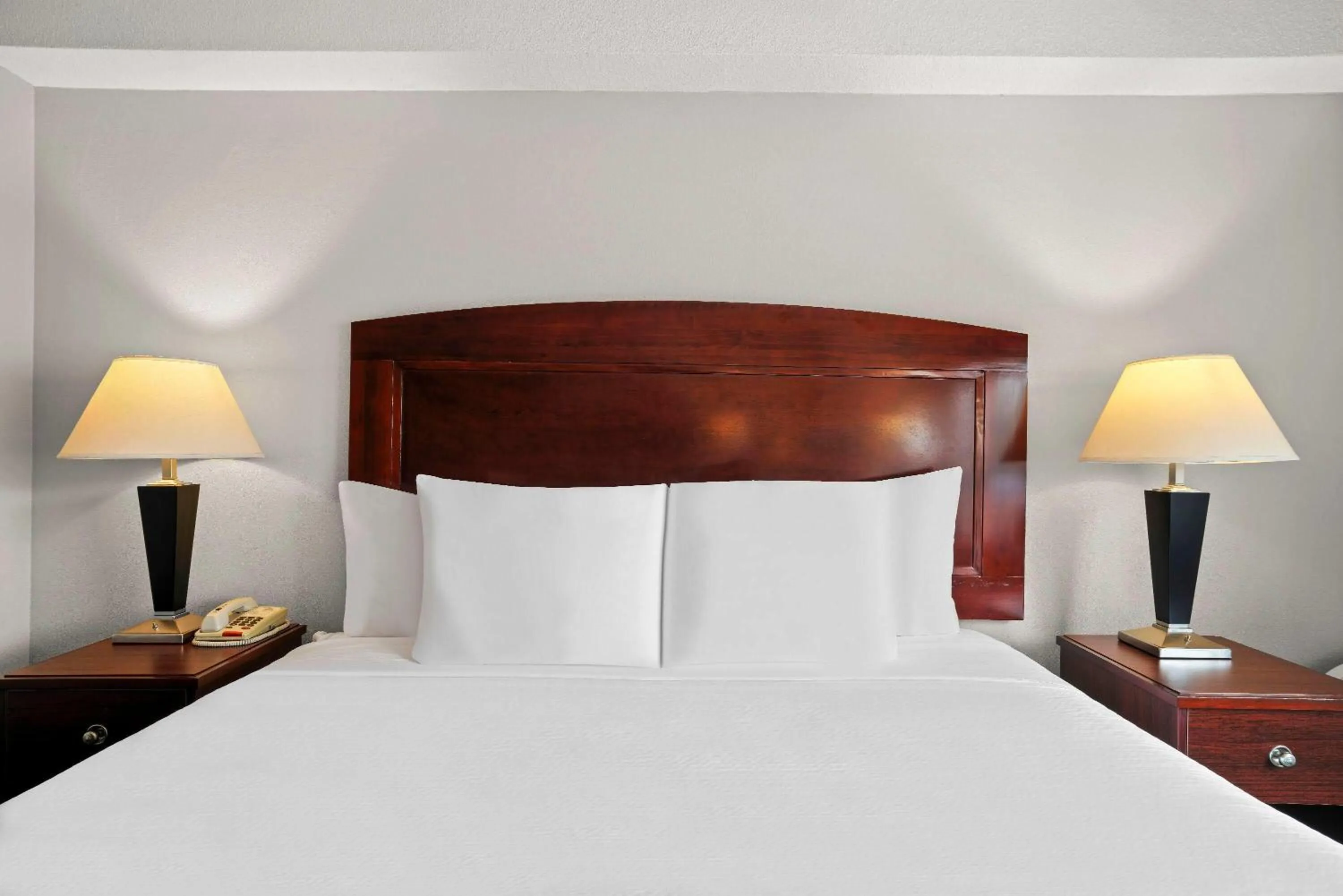 King Room with Roll-In Shower - Mobility/Hearing Accessible - Non-Smoking in Days Inn by Wyndham Utica