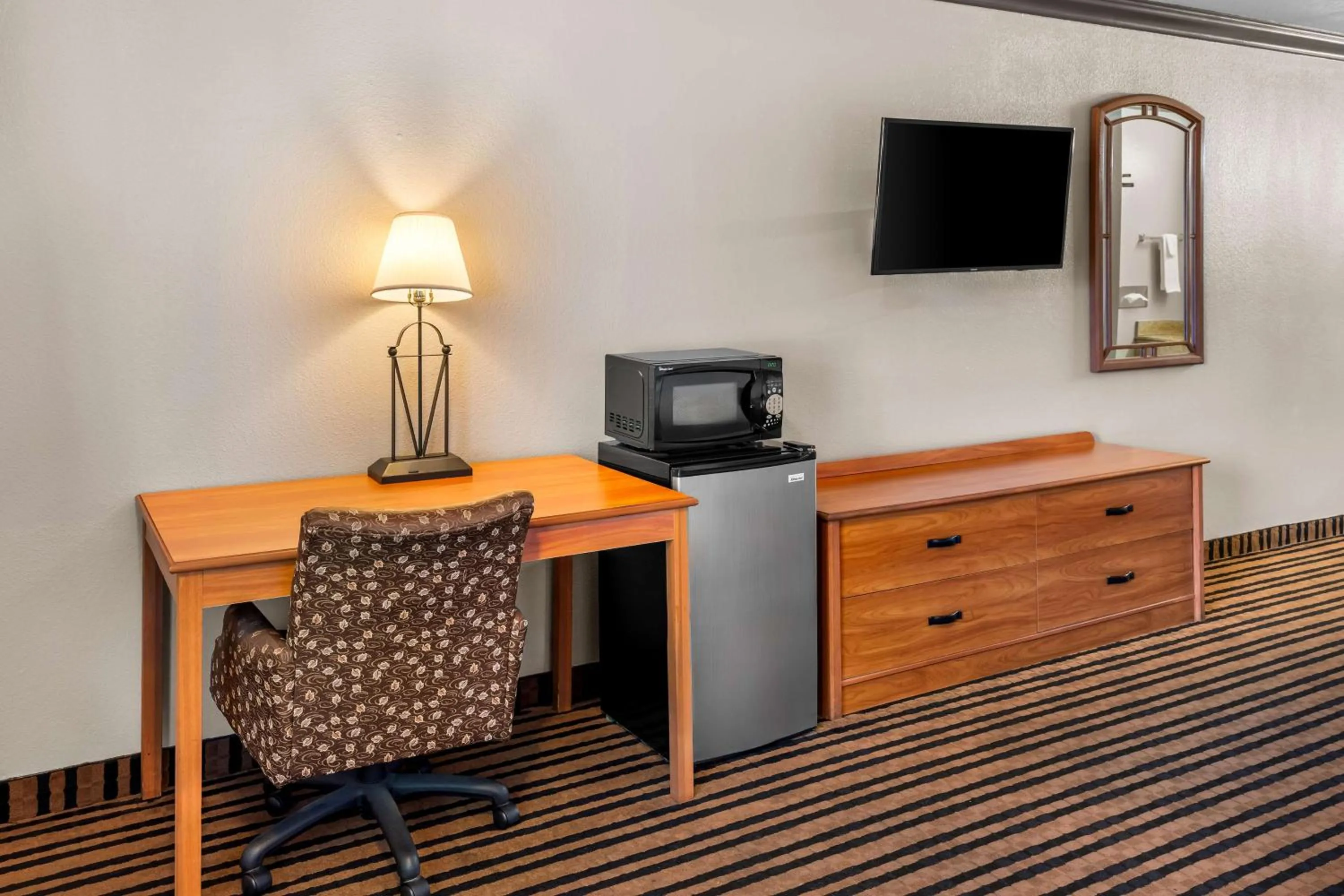 King Room - Disability Access in Americas Best Value Inn Vacaville