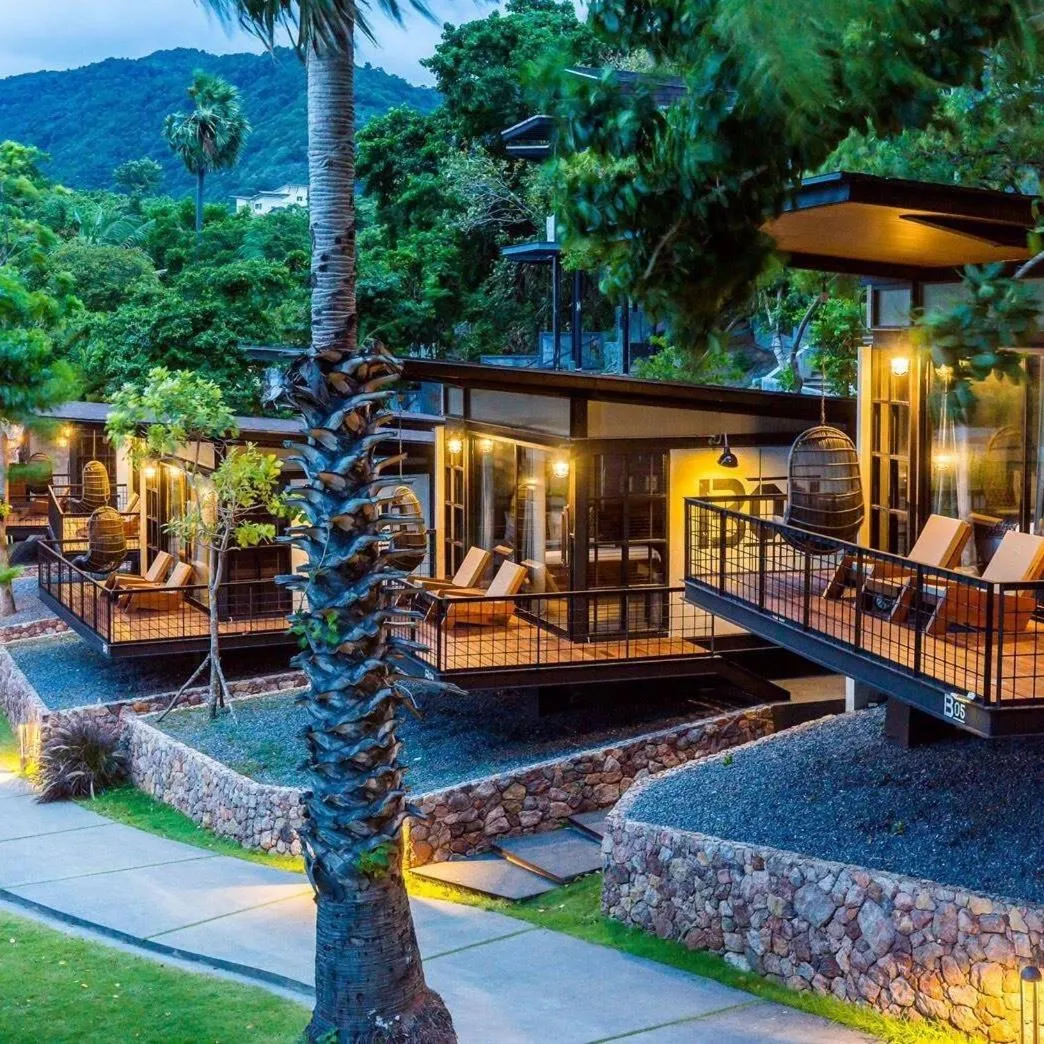 Deluxe King Room in The Cabin Beach Resort