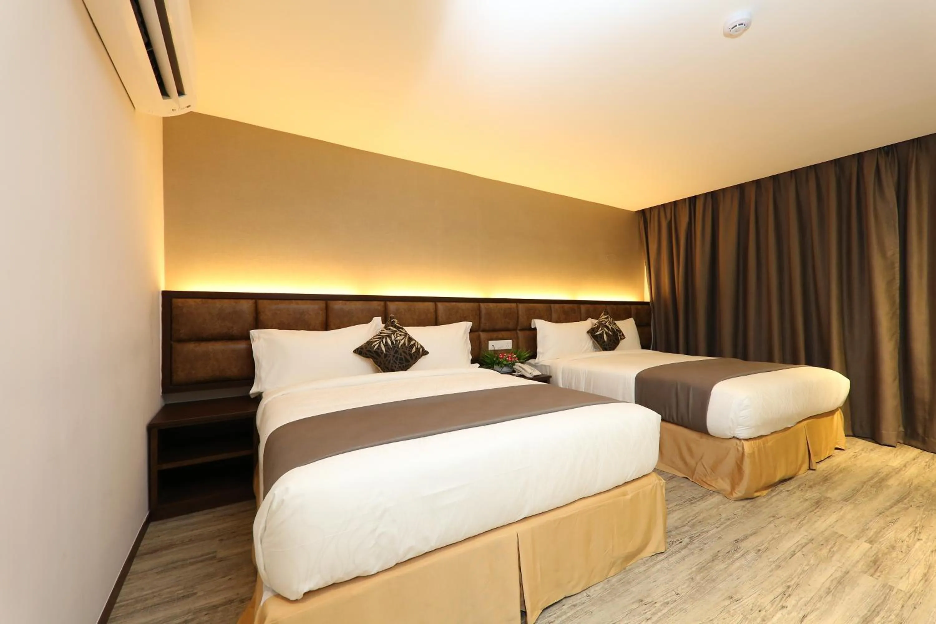 Deluxe Family Suite in M&M Hotel