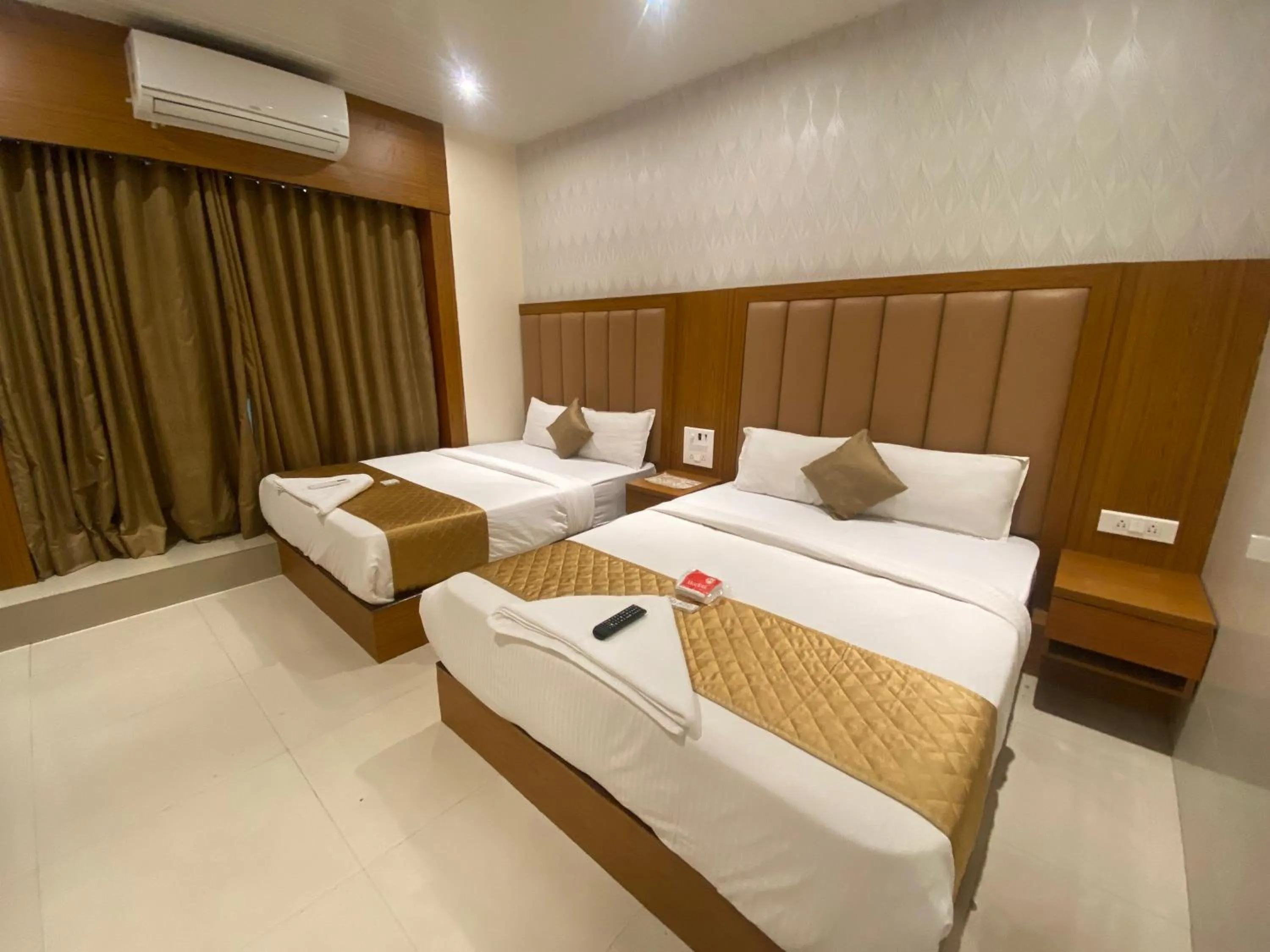 Deluxe Quadruple Room in Hotel BKC Inn - Near Trade Center, Visa Consulate BKC