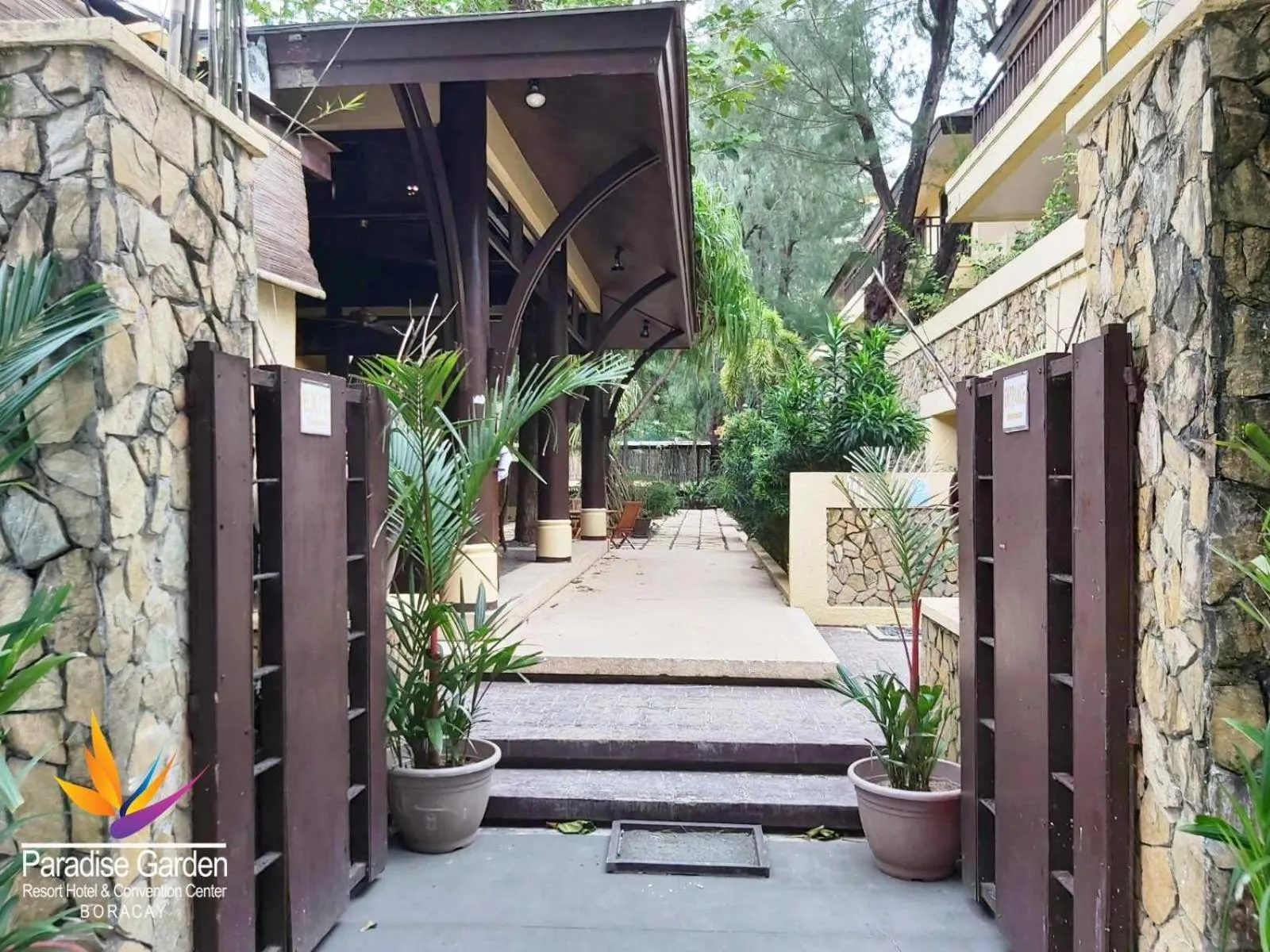 Premier Wing Deluxe Room in Paradise Garden Hotel and Convention Center Boracay Powered by ASTON