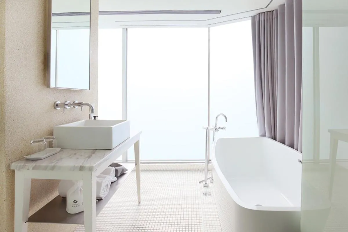 Deluxe Room with City View in Ambience Hotel Taipei