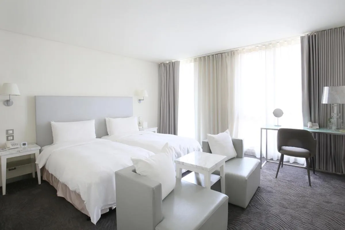 Deluxe Twin Room in Ambience Hotel Taipei