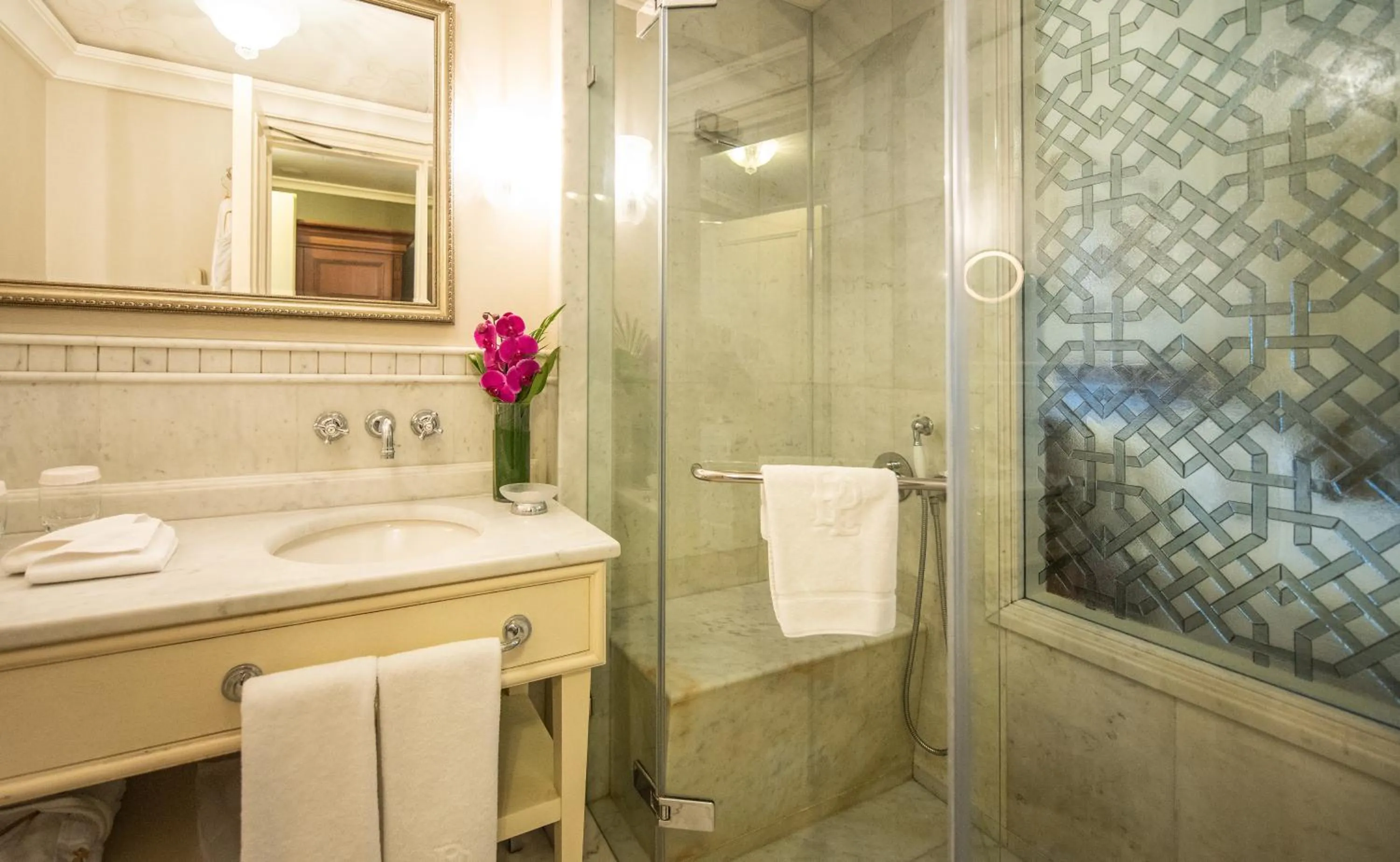 Deluxe Pera Side Room King in Pera Palace Hotel