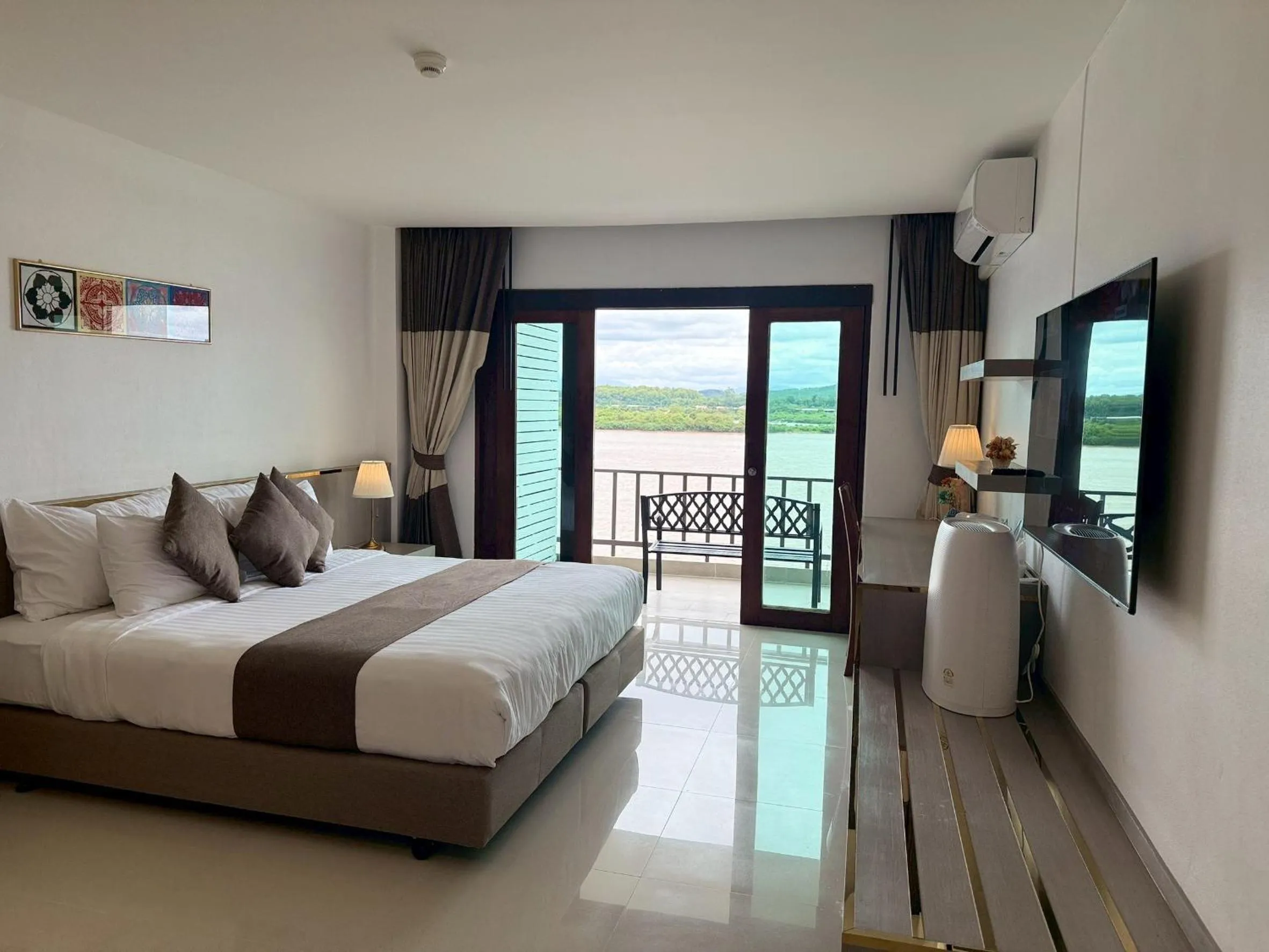 Deluxe Double Room with River View in Siam Triangle Hotel Chiang Sean