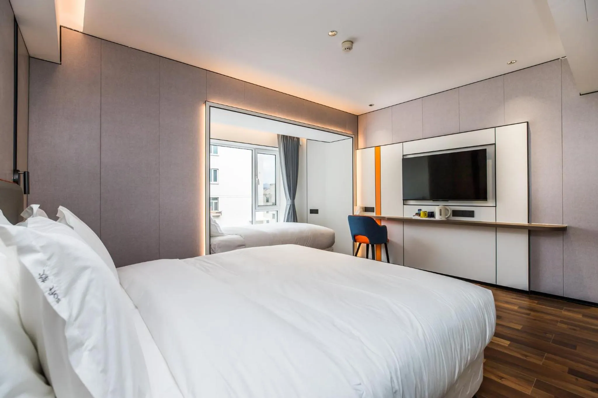 Feature Family Room - Non-Smoking in Holiday Inn Express Chengde Downtown by IHG