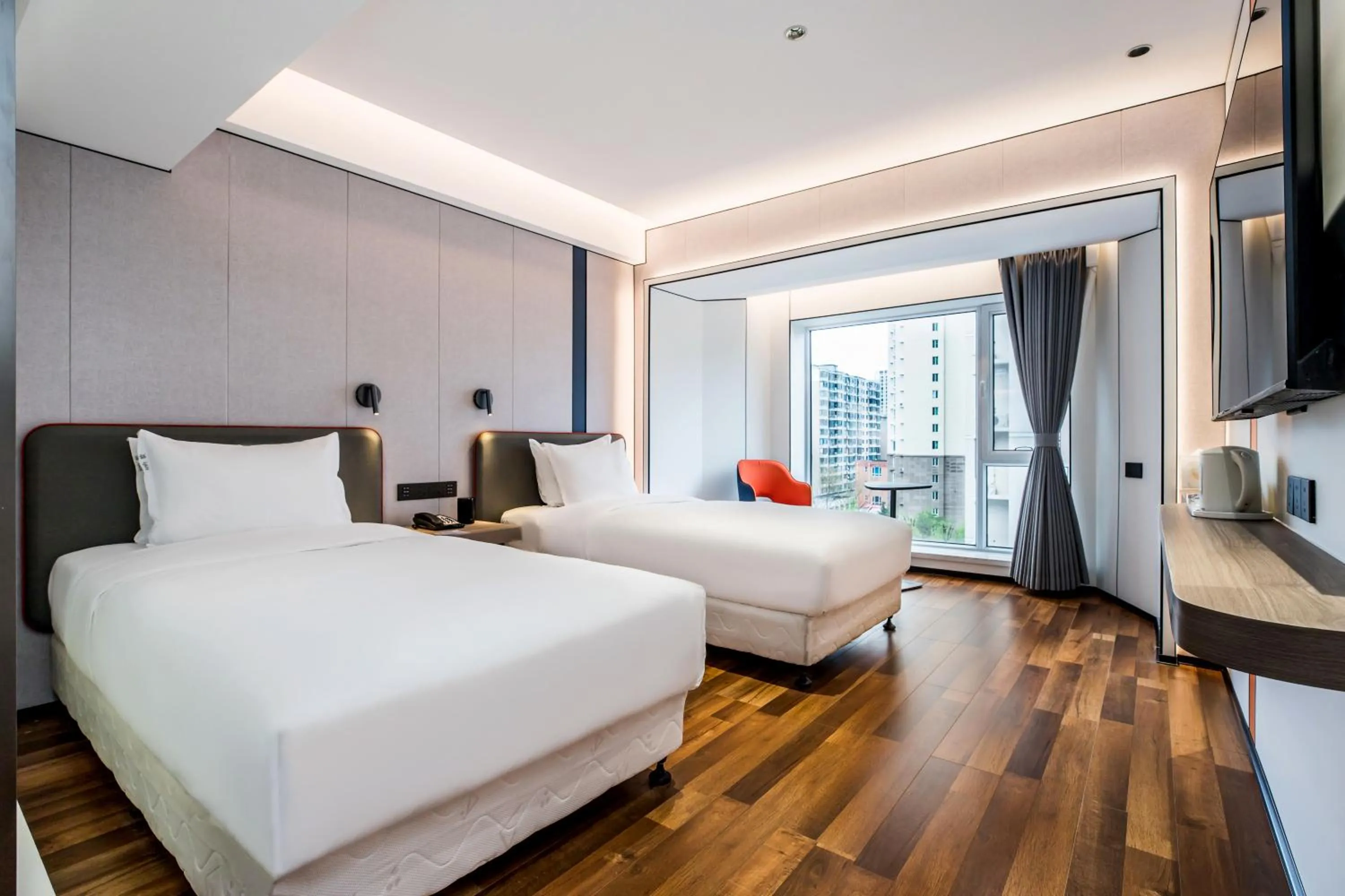 Standard Twin Room in Holiday Inn Express Chengde Downtown by IHG