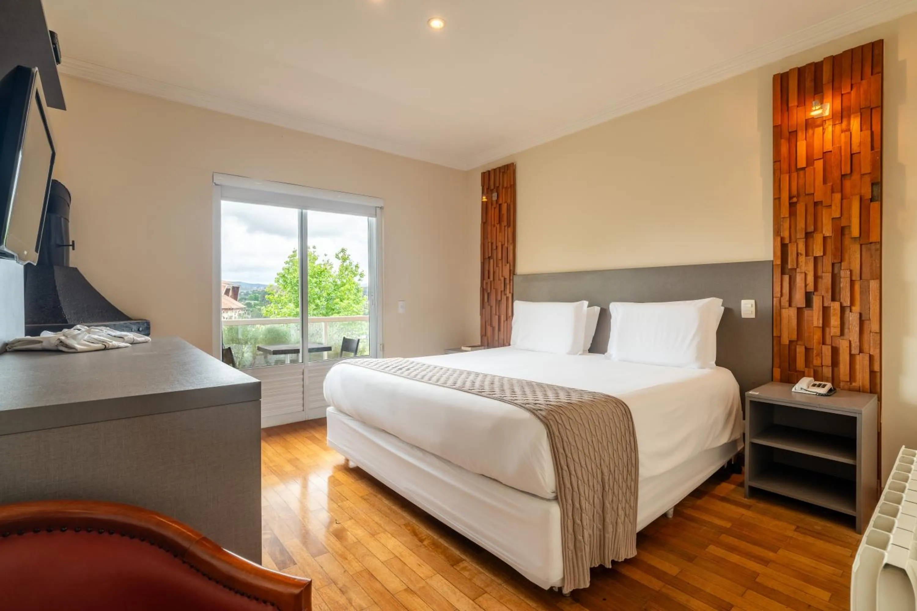 External Triple Room with Fireplace  in Chris Park Hotel