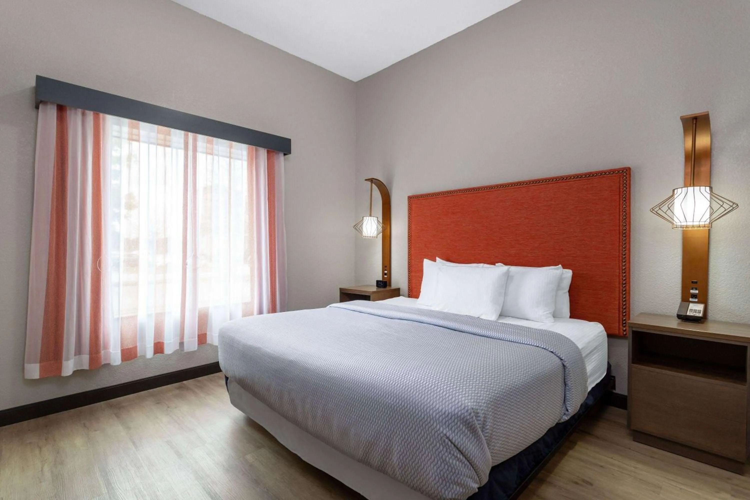 King Studio with Roll-In Shower - Mobility Accessible/Non-Smoking in La Quinta Inn & Suites by Wyndham Augusta Fort Eisenhower