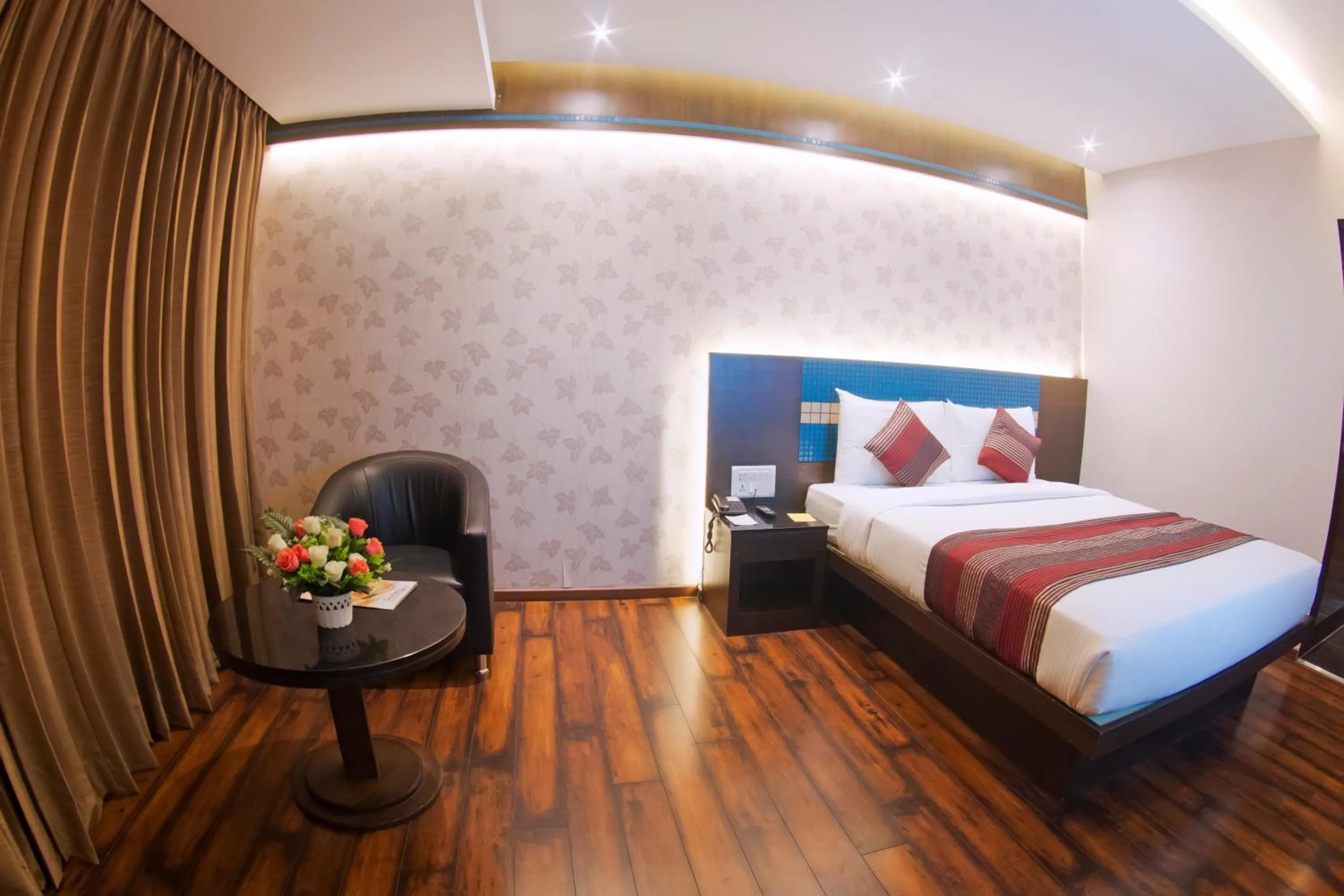 Queen Room - single occupancy in President Hotel