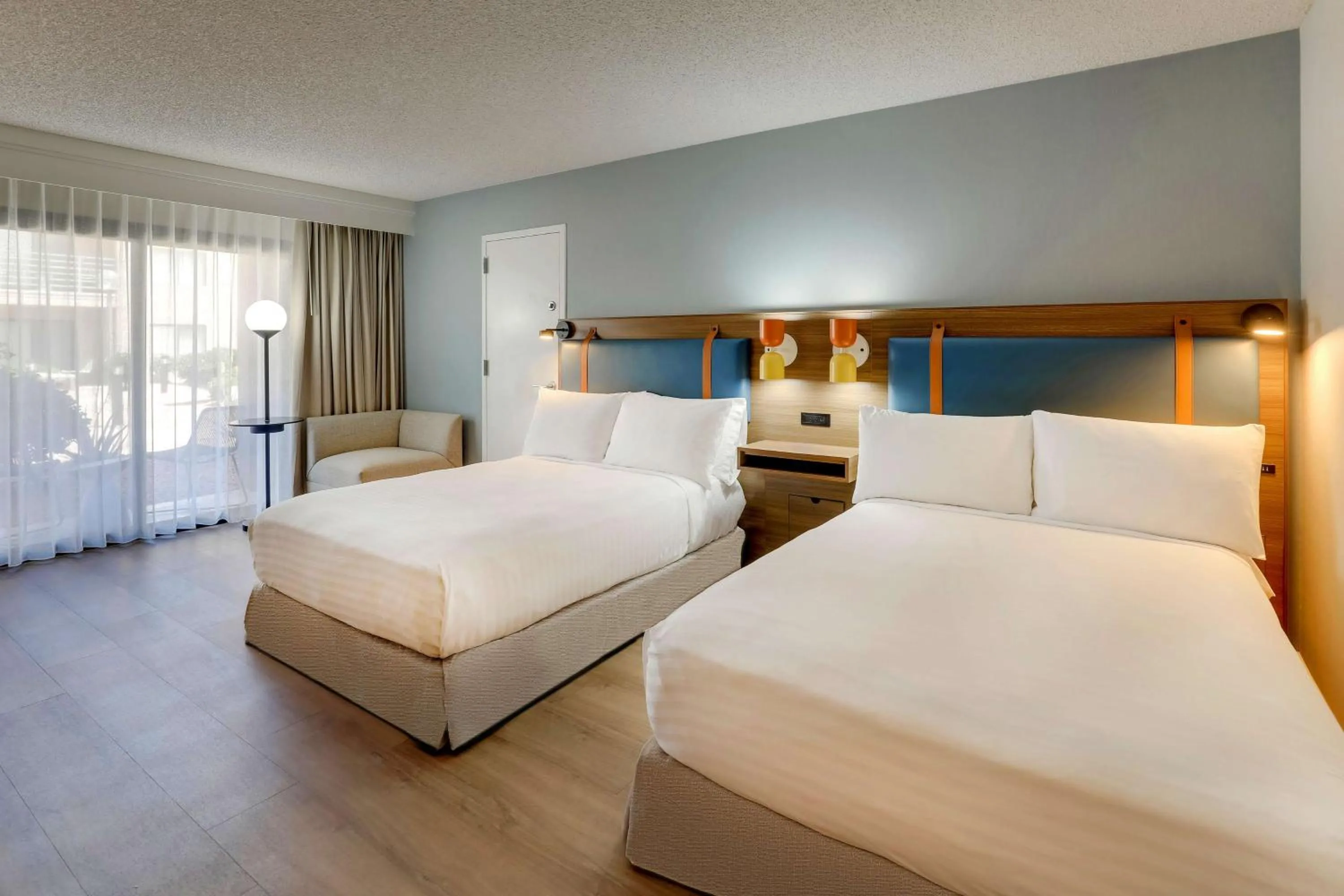 Mobility Accessible Deluxe Two Doubles Roll-In Shower in Sonesta Select Scottsdale at Mayo Clinic Campus