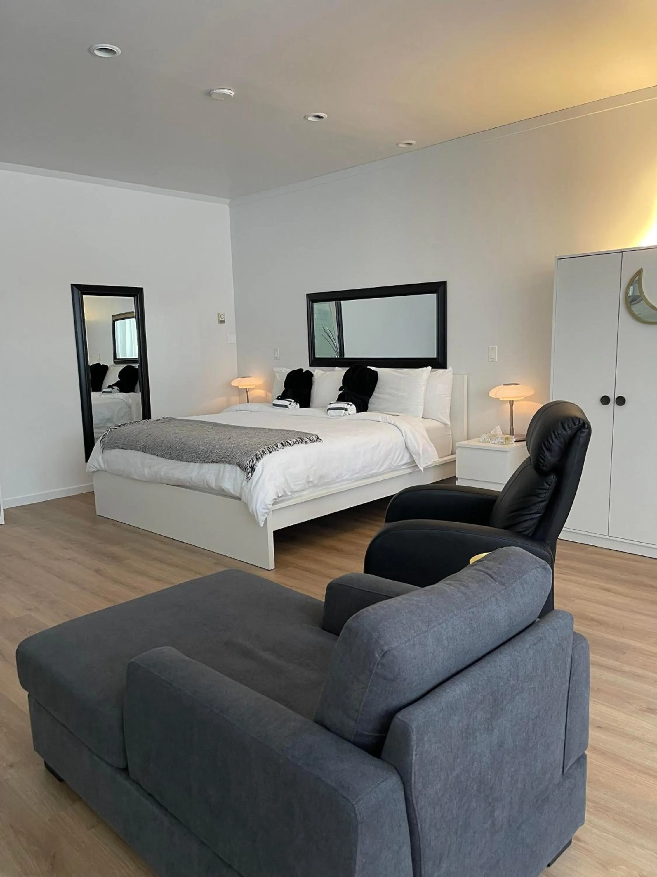 King Suite with Balcony in Auberge Hotel Spa Watel