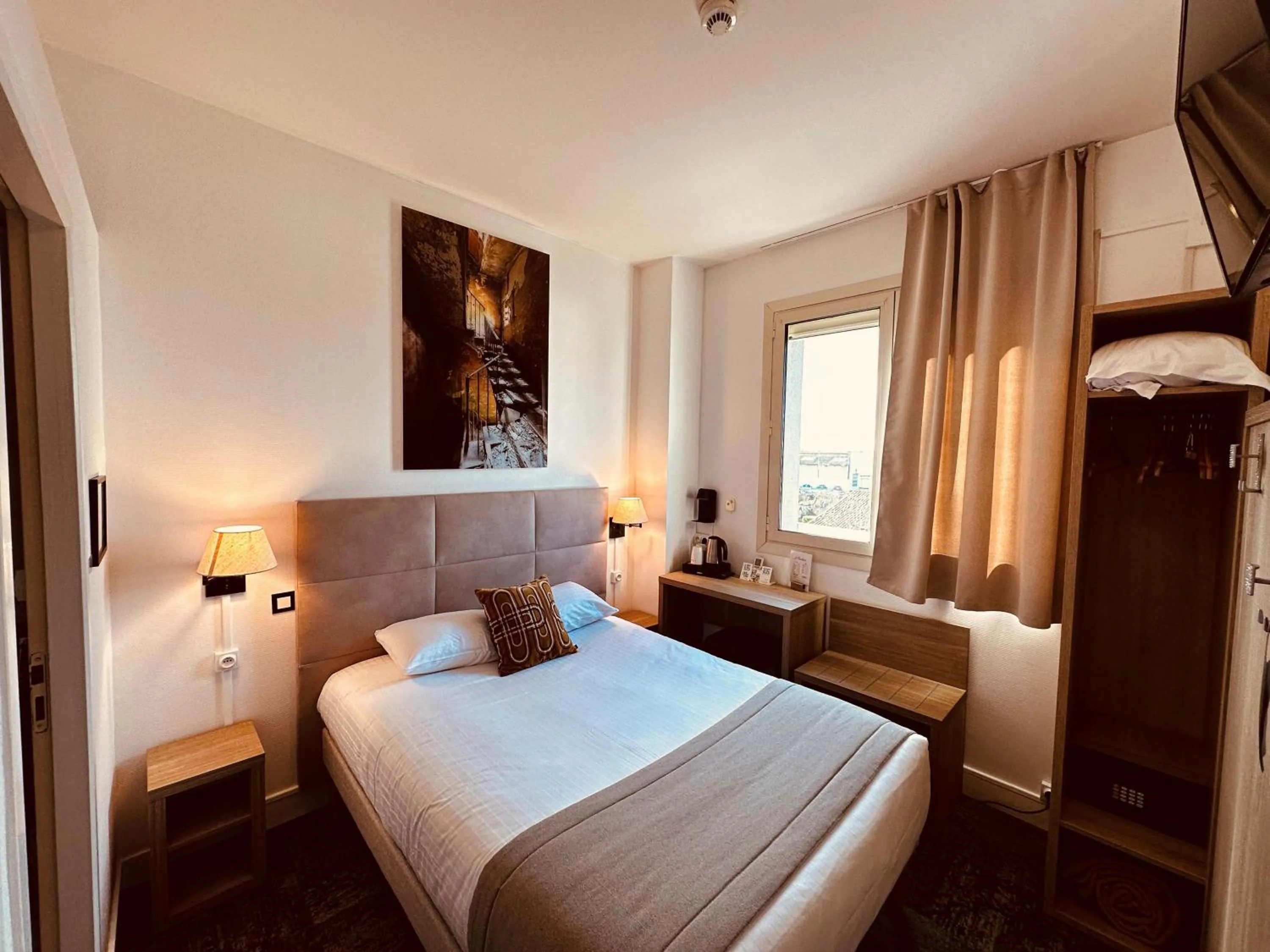 Double Room in Logis Le Passiflore Cognac