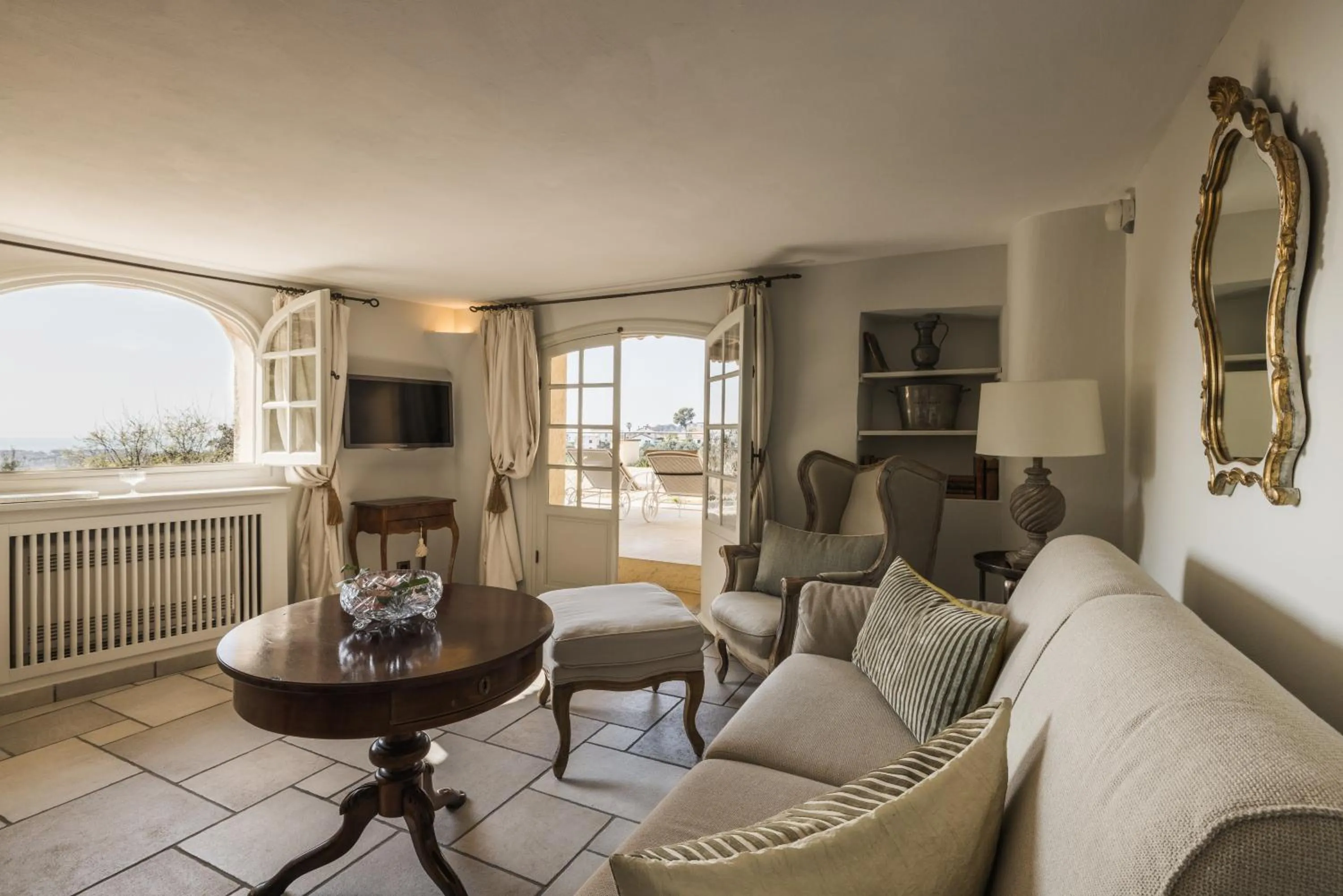 Suite with Terrace in Château Le Cagnard