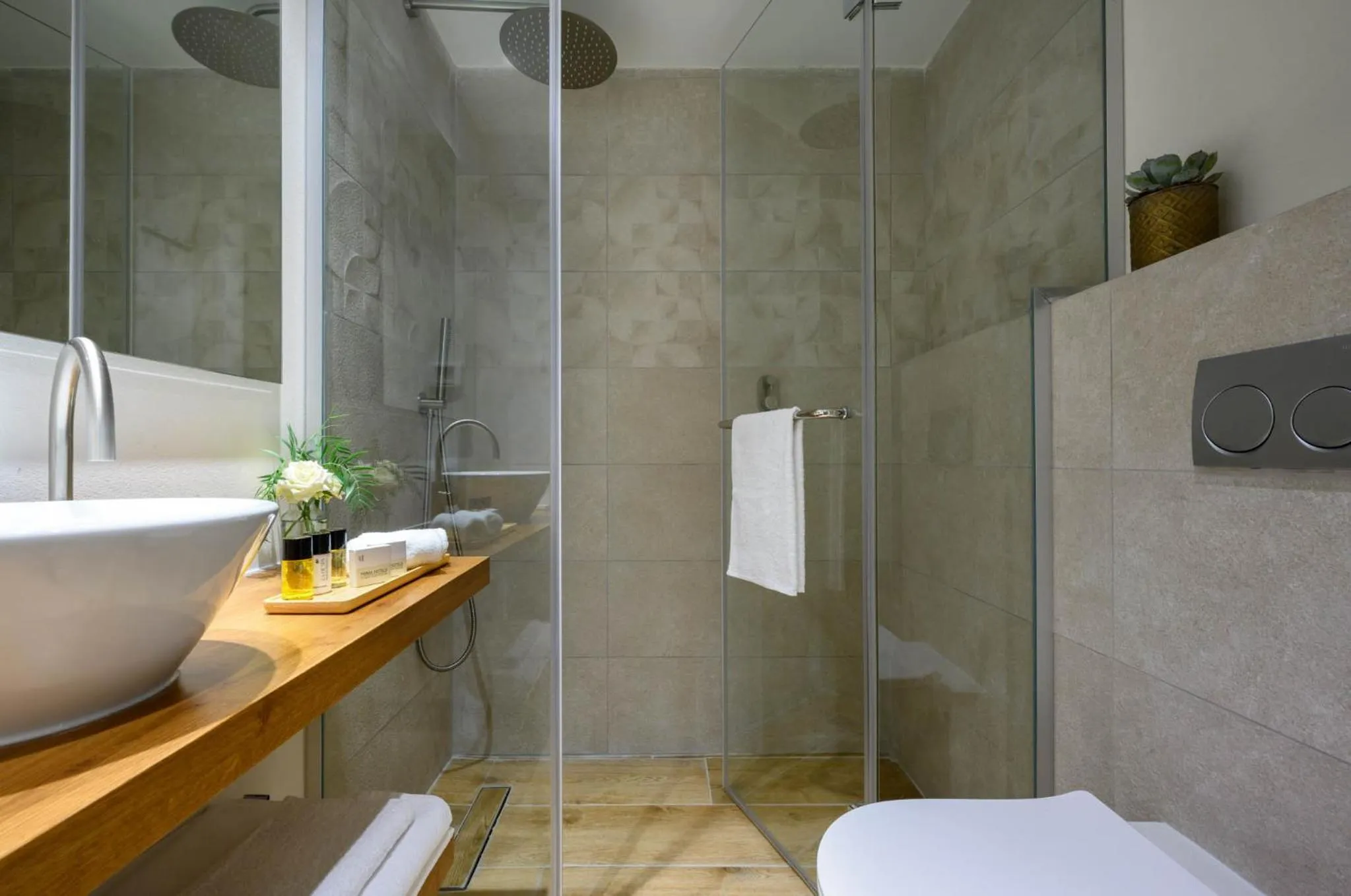 Deluxe Twin Room with Balcony in Prima Palace Hotel