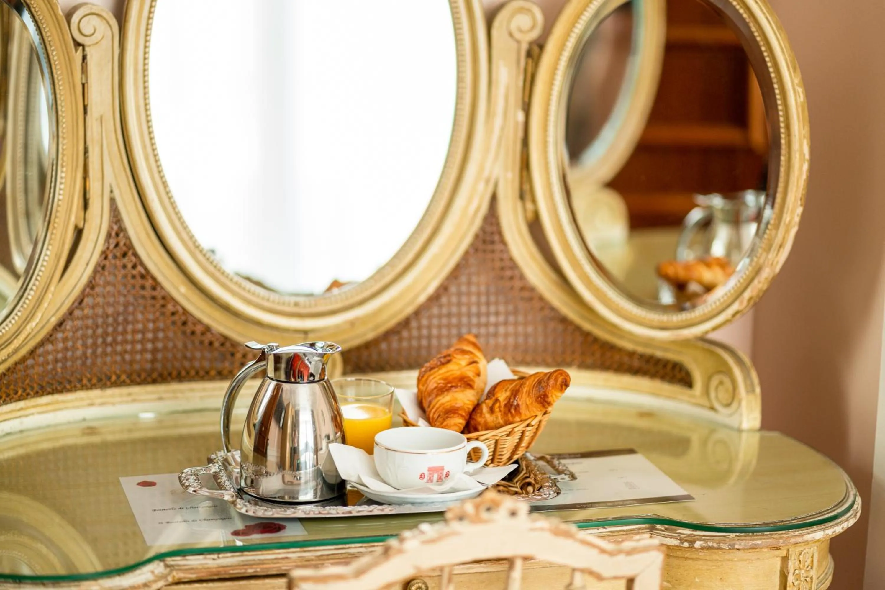 Superior Triple Room in Belfast