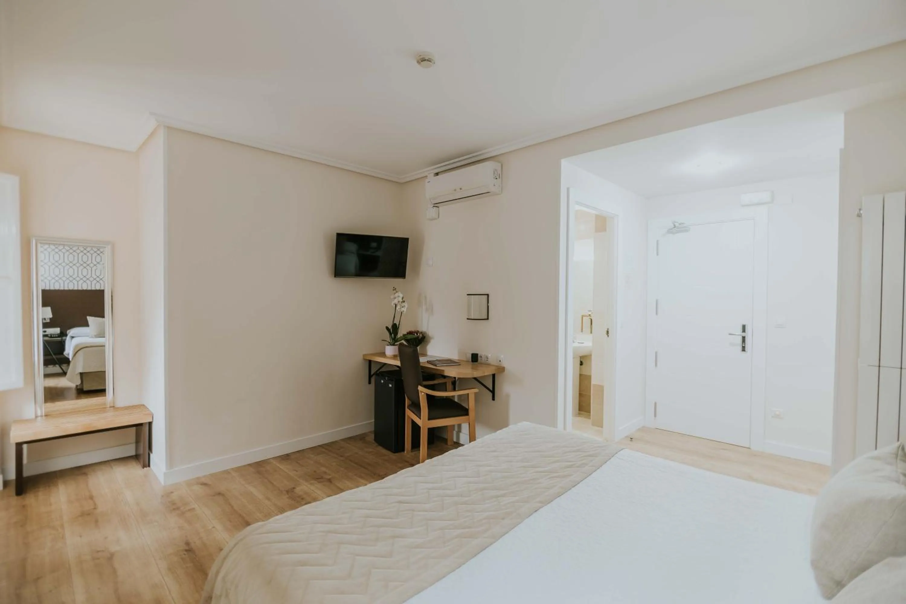 King Room with Garden View in Hotel Arrope