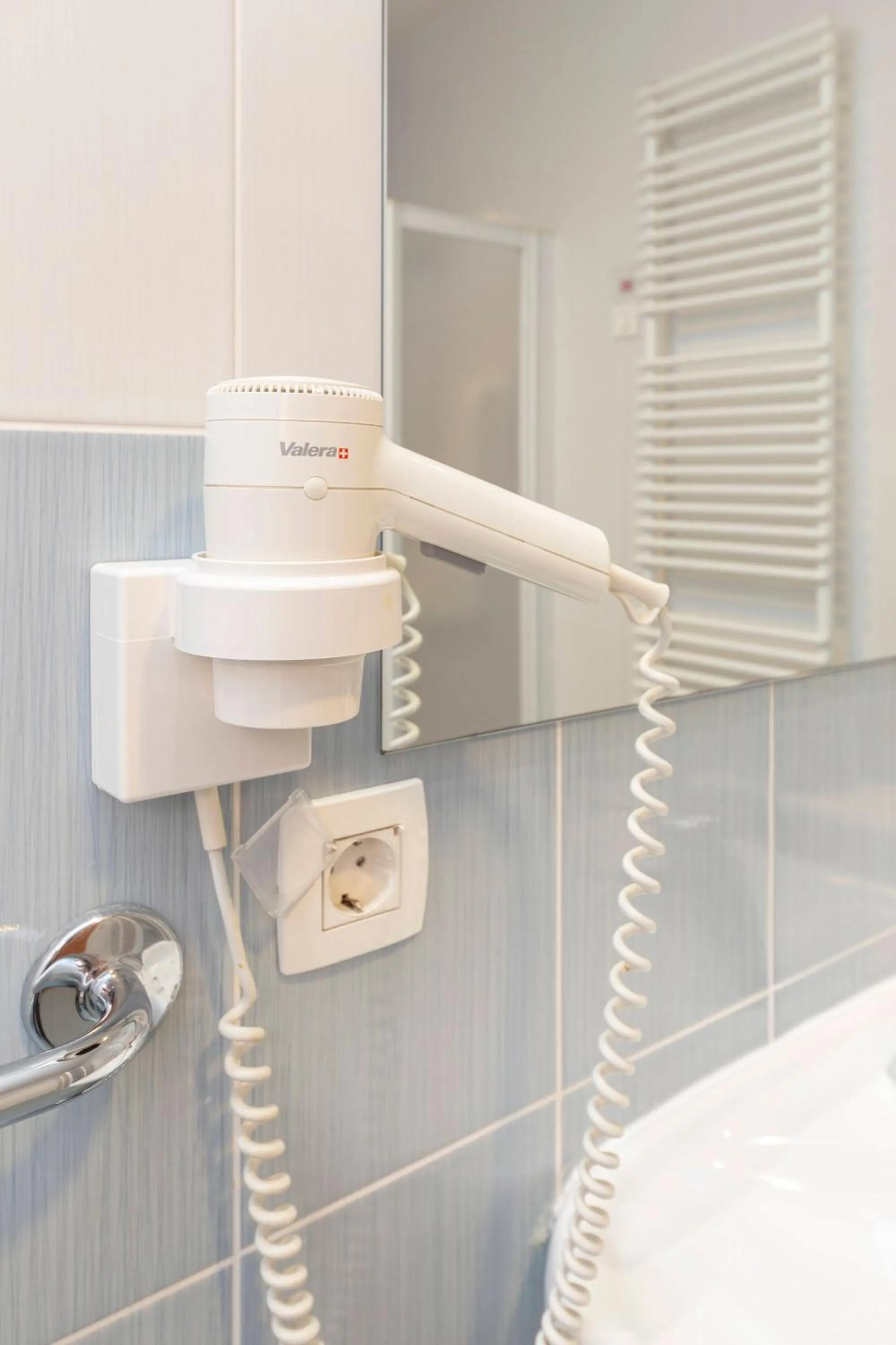 Twin Room - single occupancy - Disability Access in Garni Hotel Azul