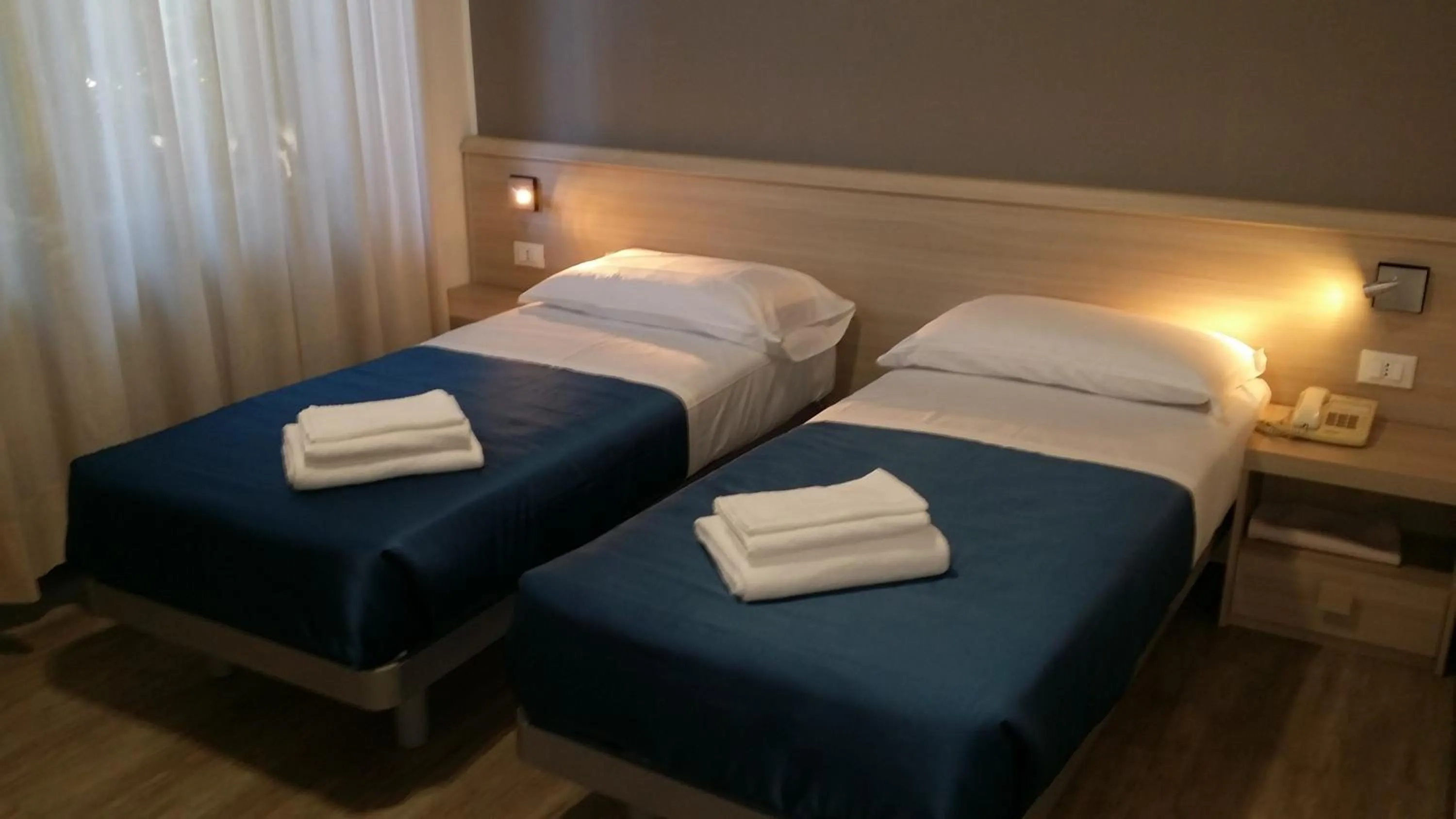 Twin Room - single occupancy in Flying Hotel