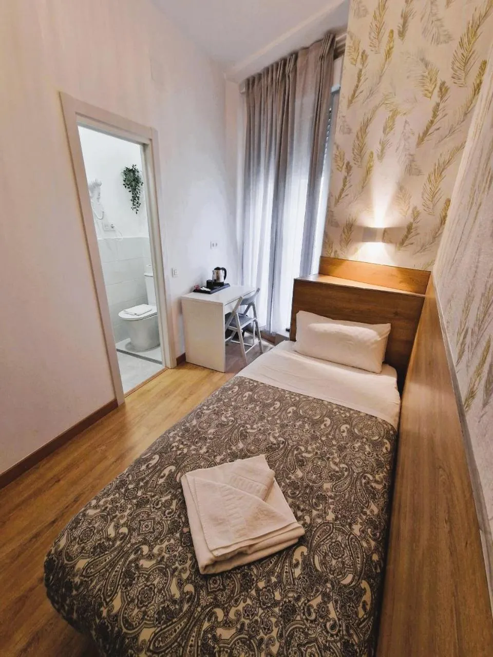 Standard Single Room with Private Bathroom in Hostal Comercial