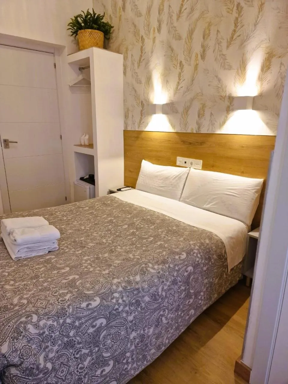 Exterior Double Room in Hostal Comercial