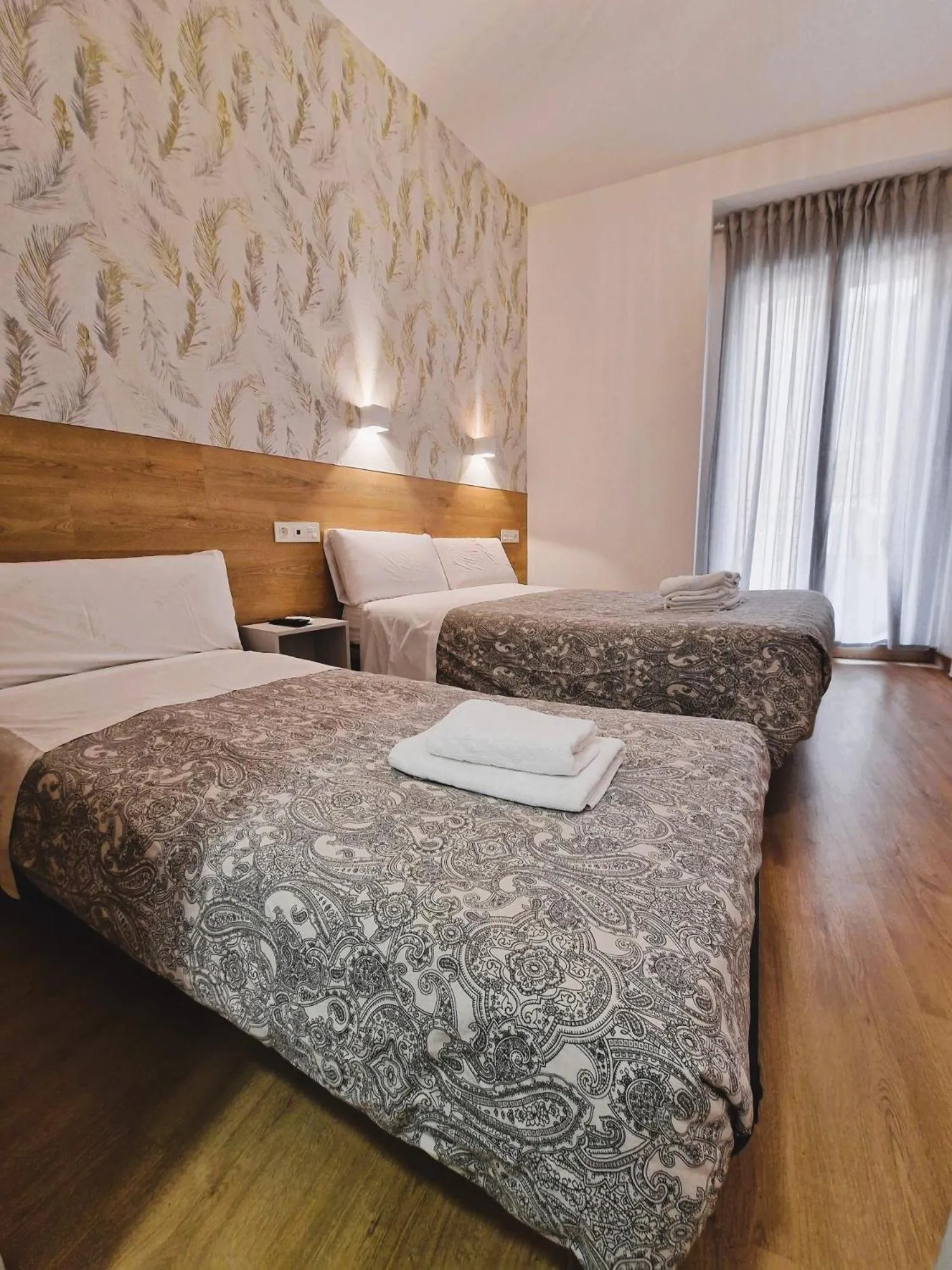 Double Room with Extra Bed in Hostal Comercial