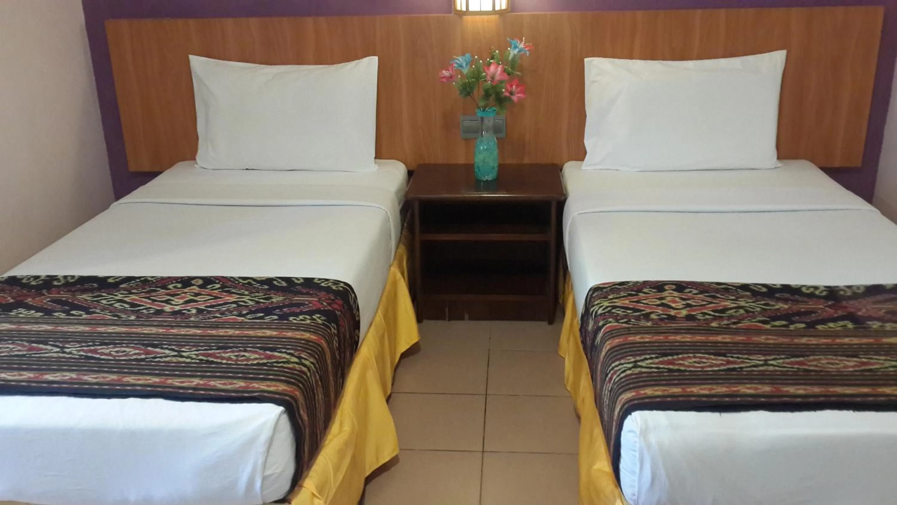 Standard Twin Room in Raja Inn