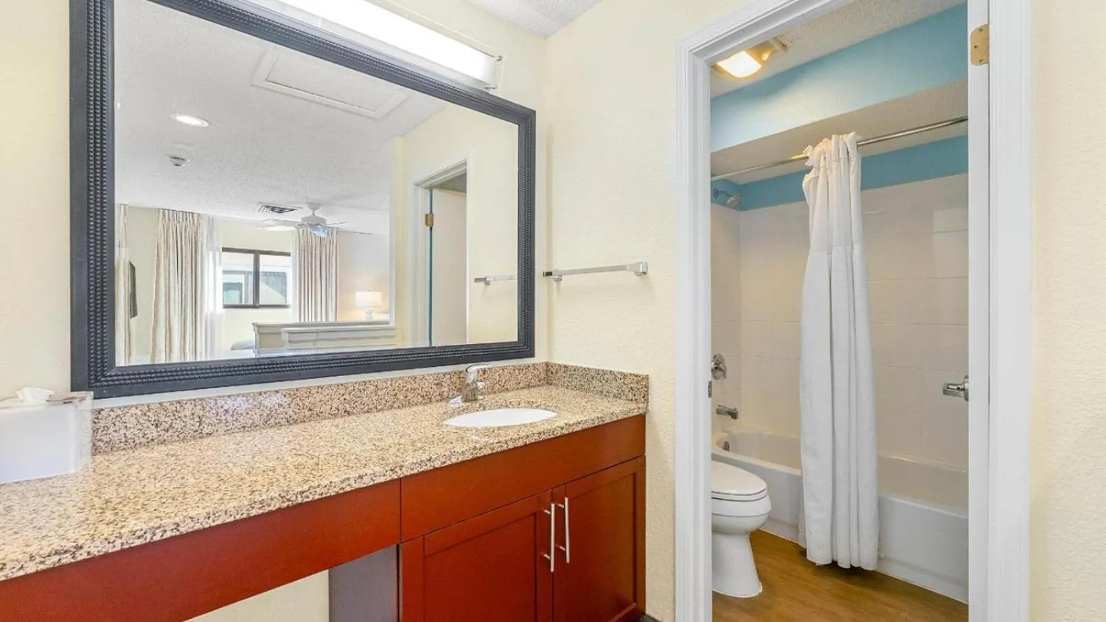 Studio Suite - King Bed in Sonesta ES Suites Cincinnati - Sharonville West