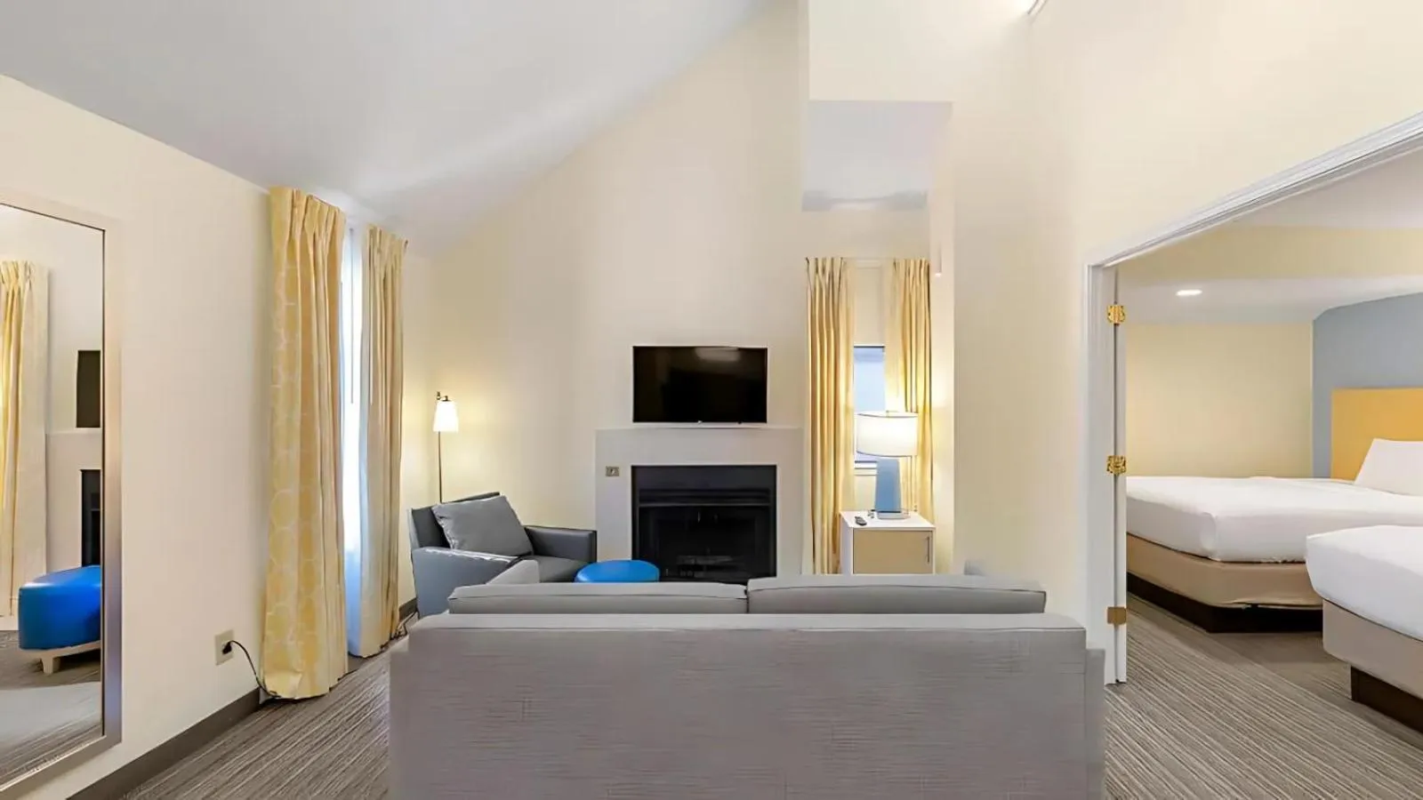 Two-Bedroom Suite in Sonesta ES Suites Cincinnati - Sharonville West