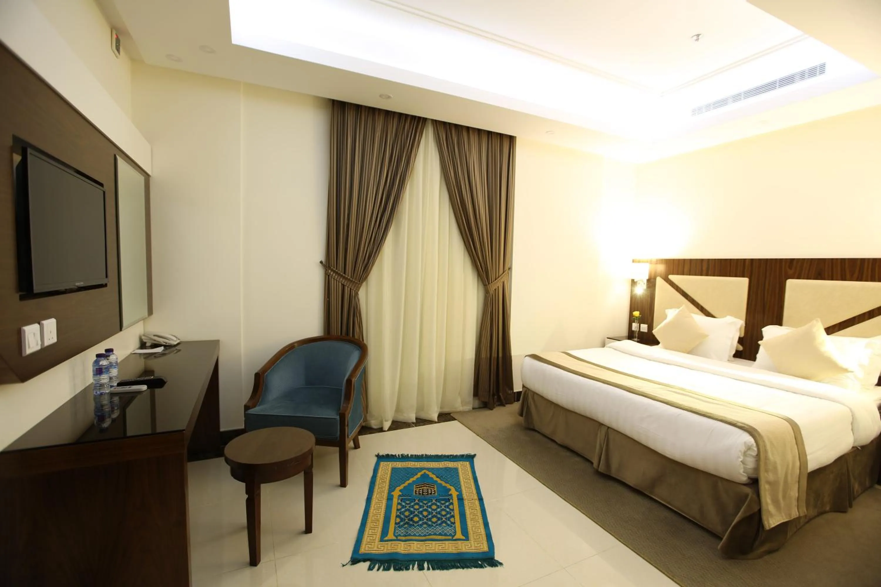 Deluxe Double Room in Sun Park Hotel Suites