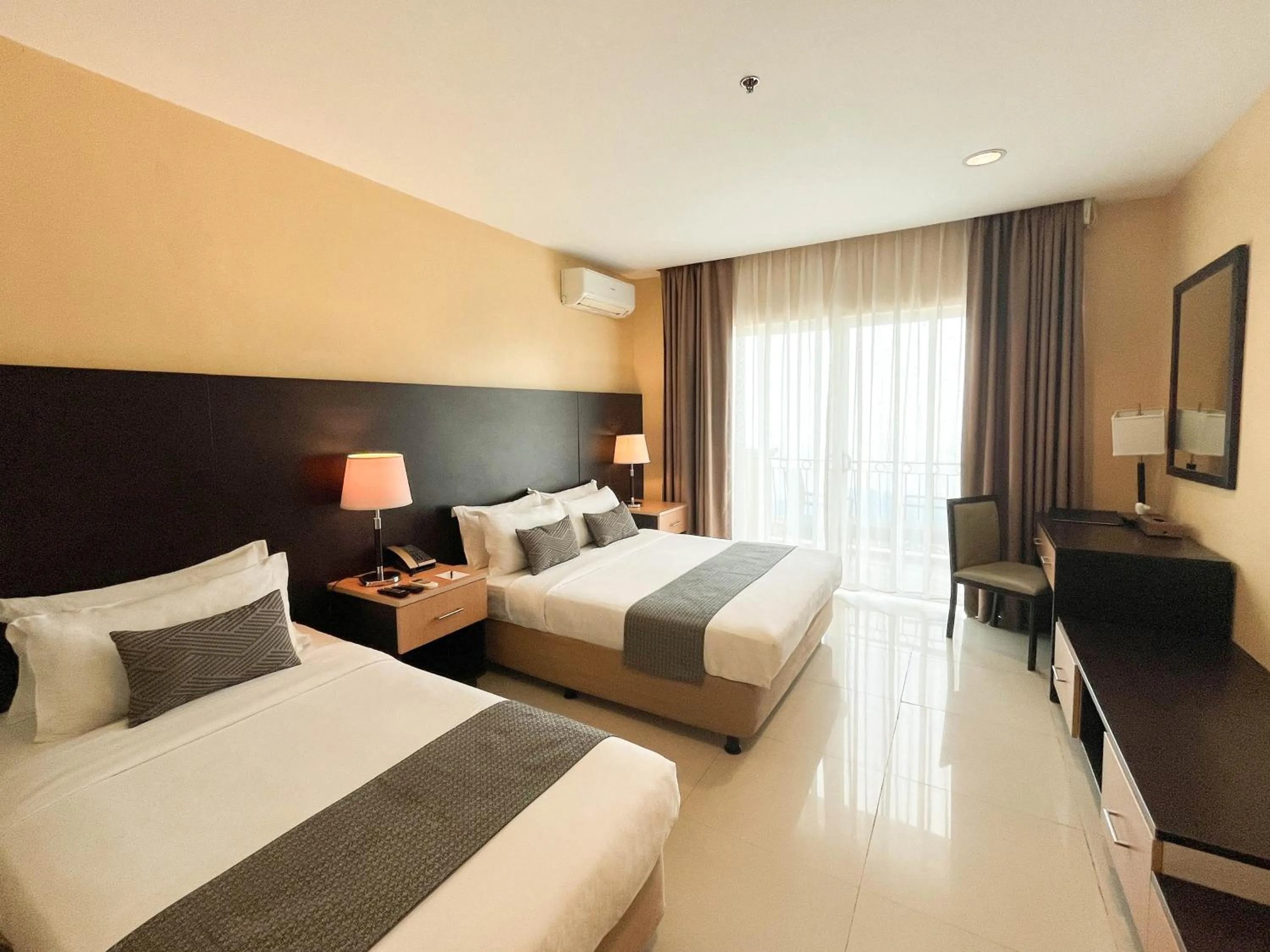 Deluxe Lake View Room in The Lake Hotel Tagaytay