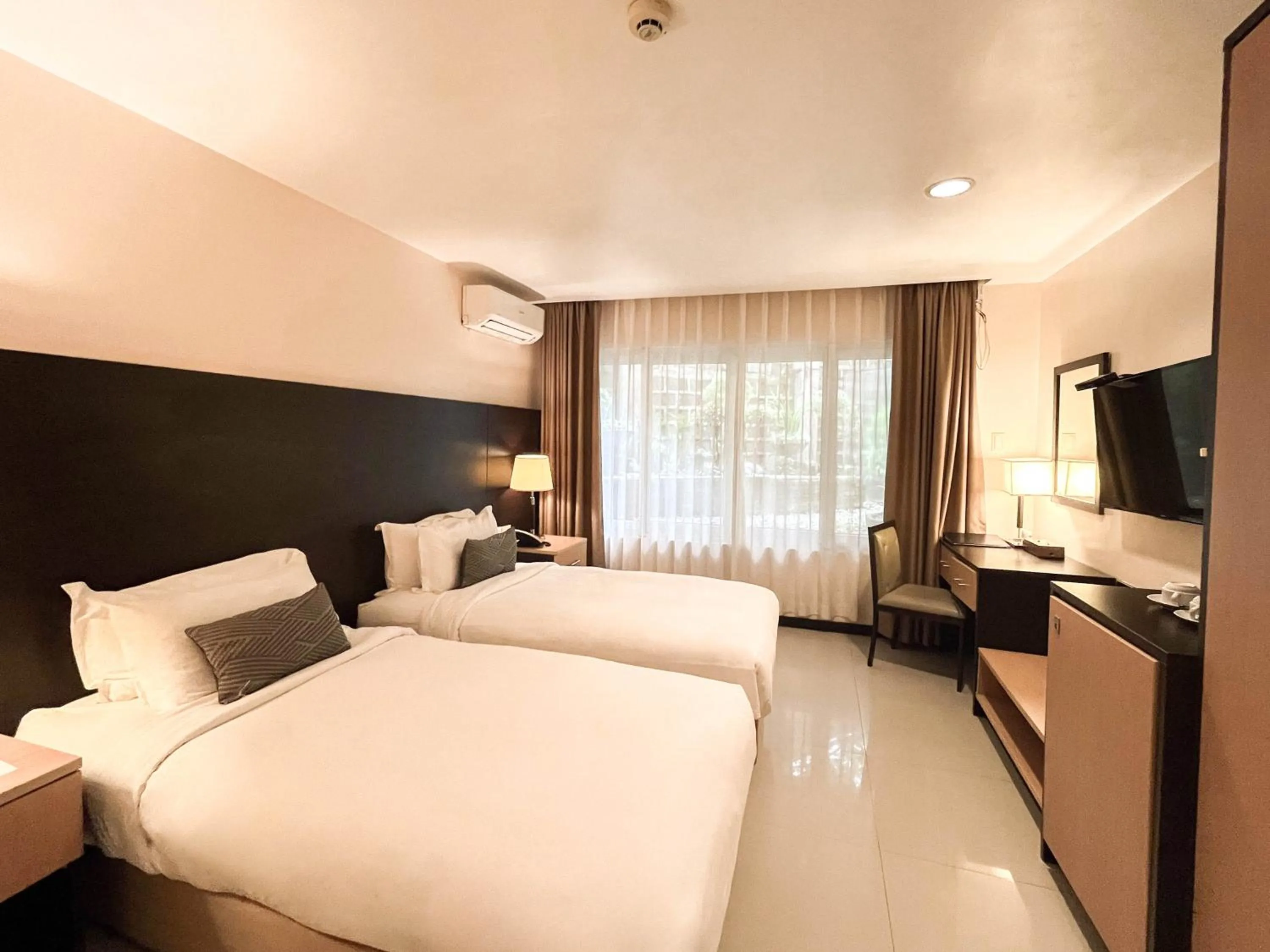 Standard Room in The Lake Hotel Tagaytay