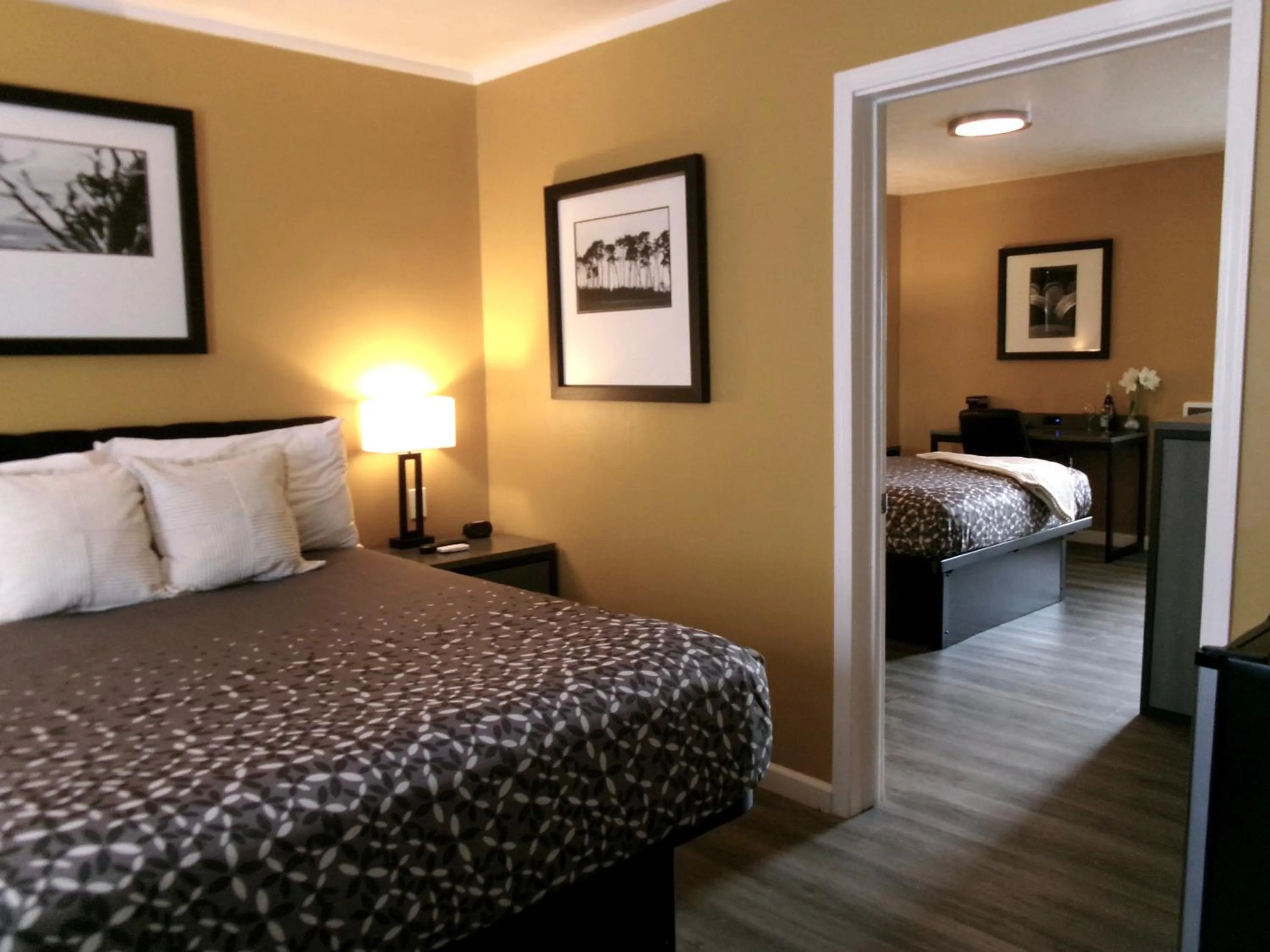 Executive Suite in Carmel Wayfarer Inn
