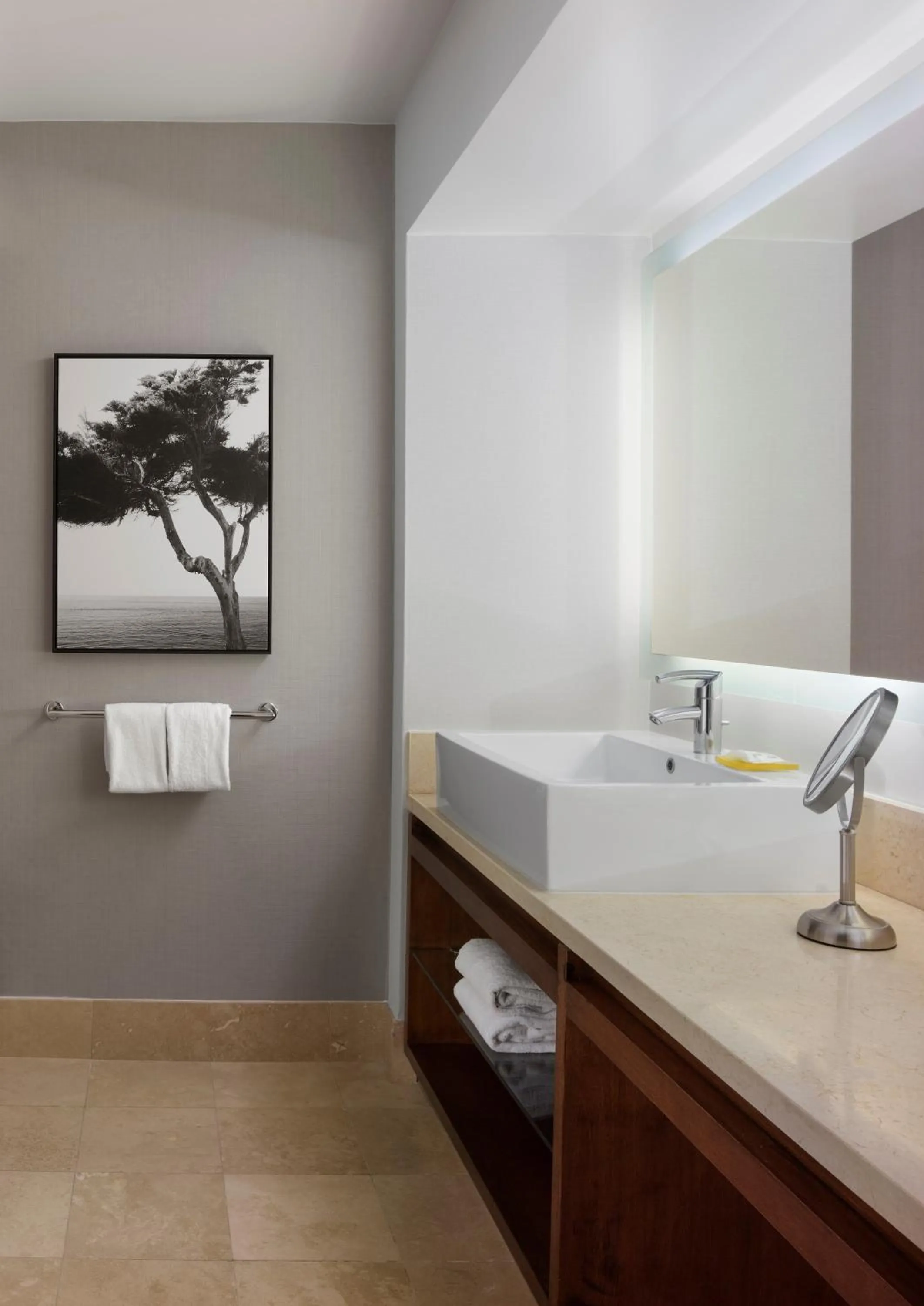 King Room with Accessible Shower - Disability Access in Hyatt Regency Monterey Hotel and Spa