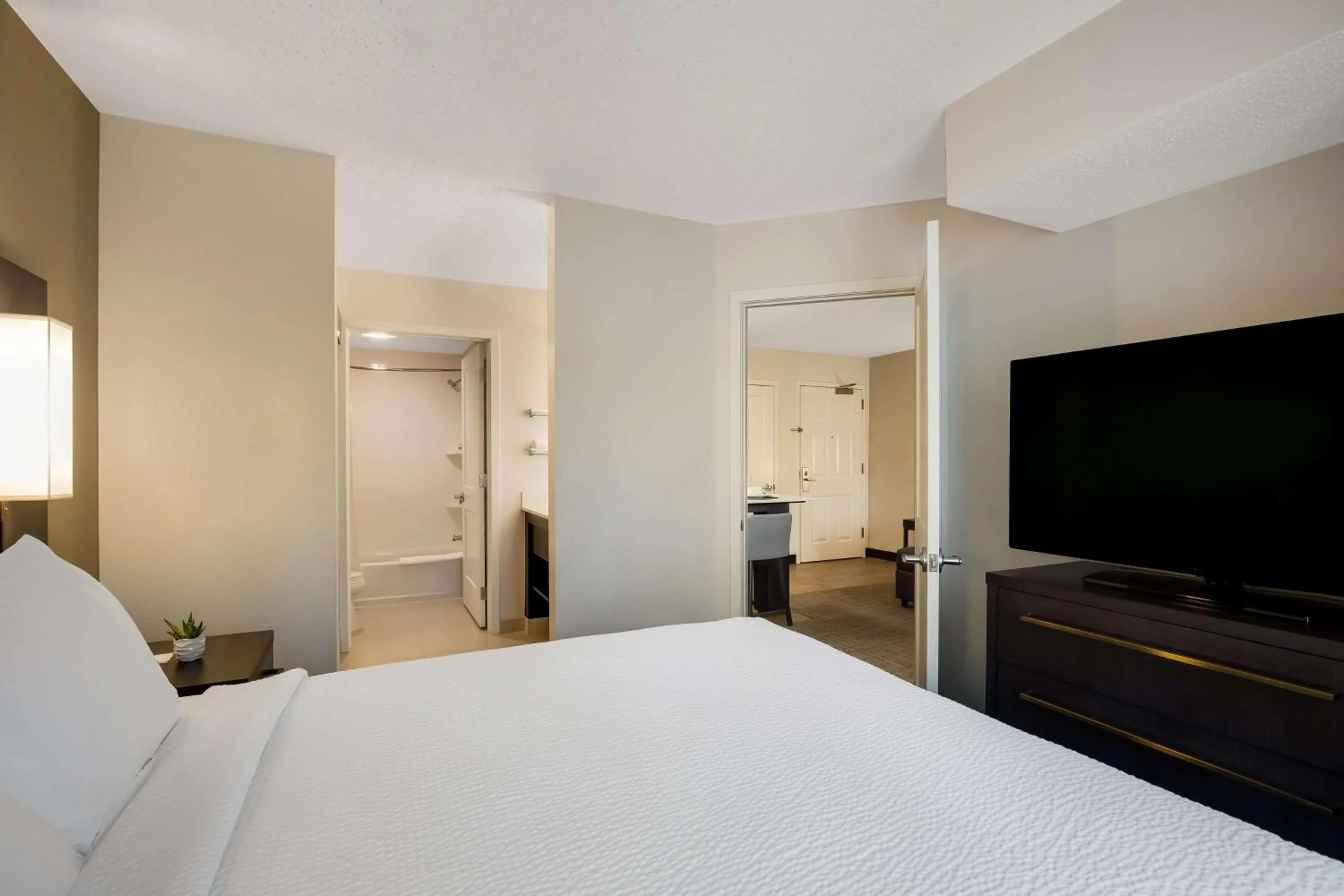 Hearing Accessible One Bedroom Suite Queen in Sonesta ES Suites Parsippany Morris Plains