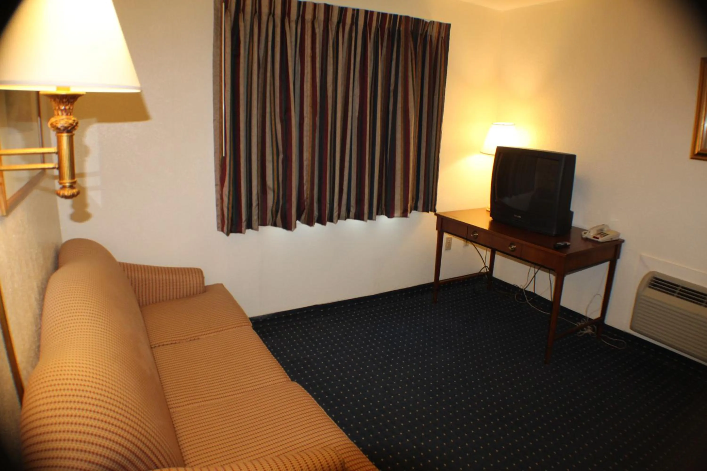 Standard Suite in Americas Best Value Inn Geneva