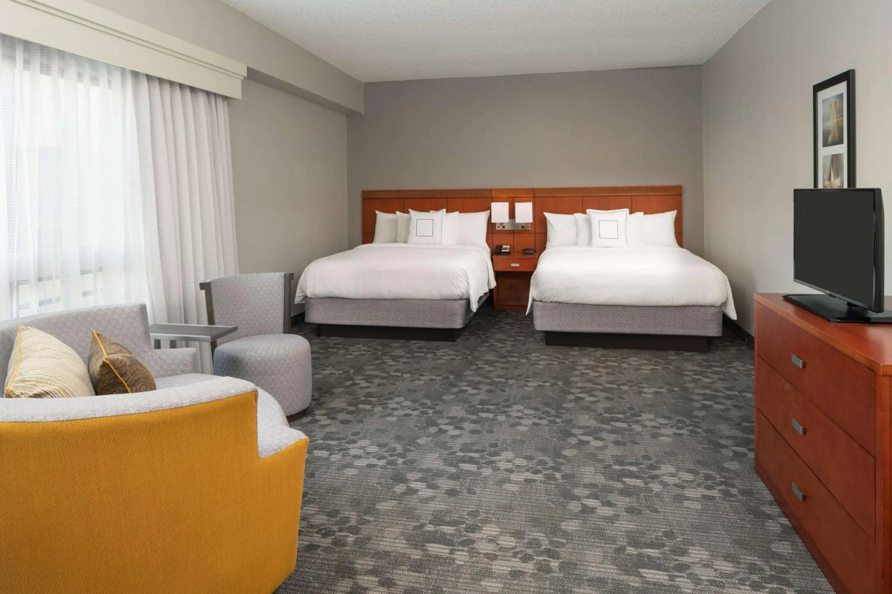 One-Bedroom Suite with Two Queens - Balcony Pool View in Sonesta Select Miami Lakes