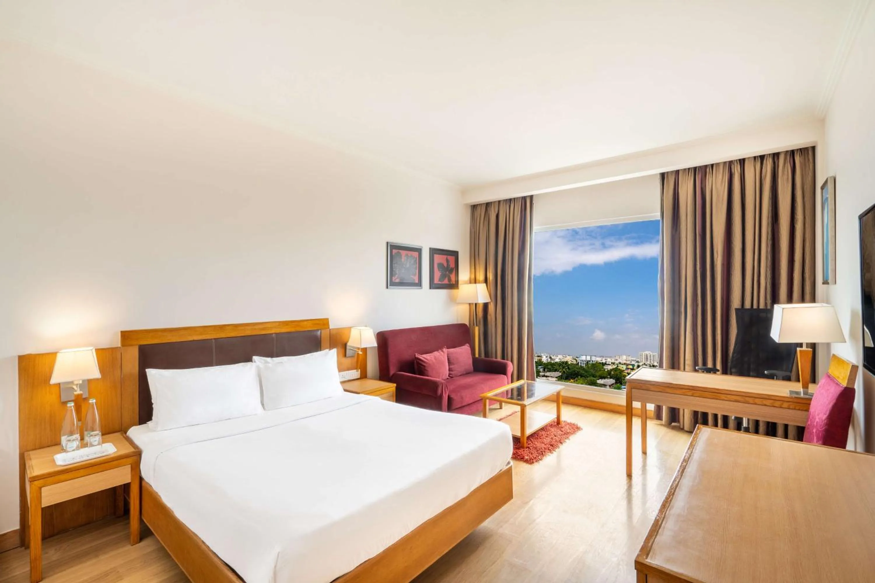 Deluxe Double Room in Park Plaza Chennai OMR