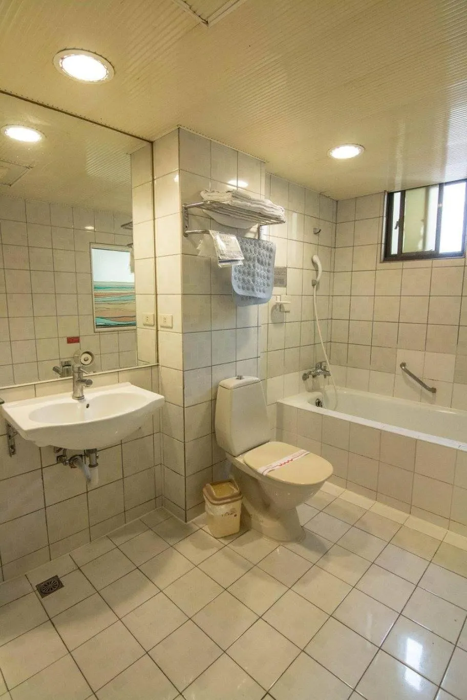 Triple Room with Bathroom in Katherine Plaza Hotel