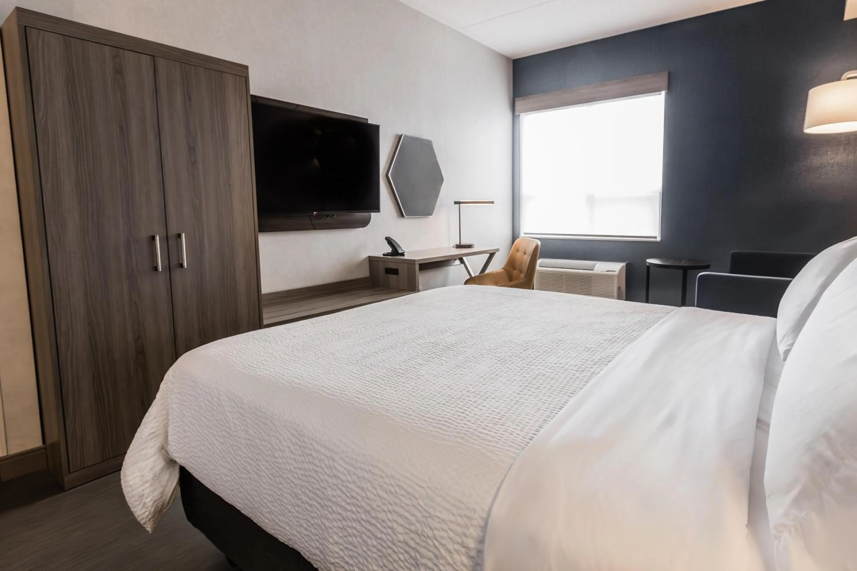 Standard Corner Queen Room  in Holiday Inn Express Toronto-North York by IHG