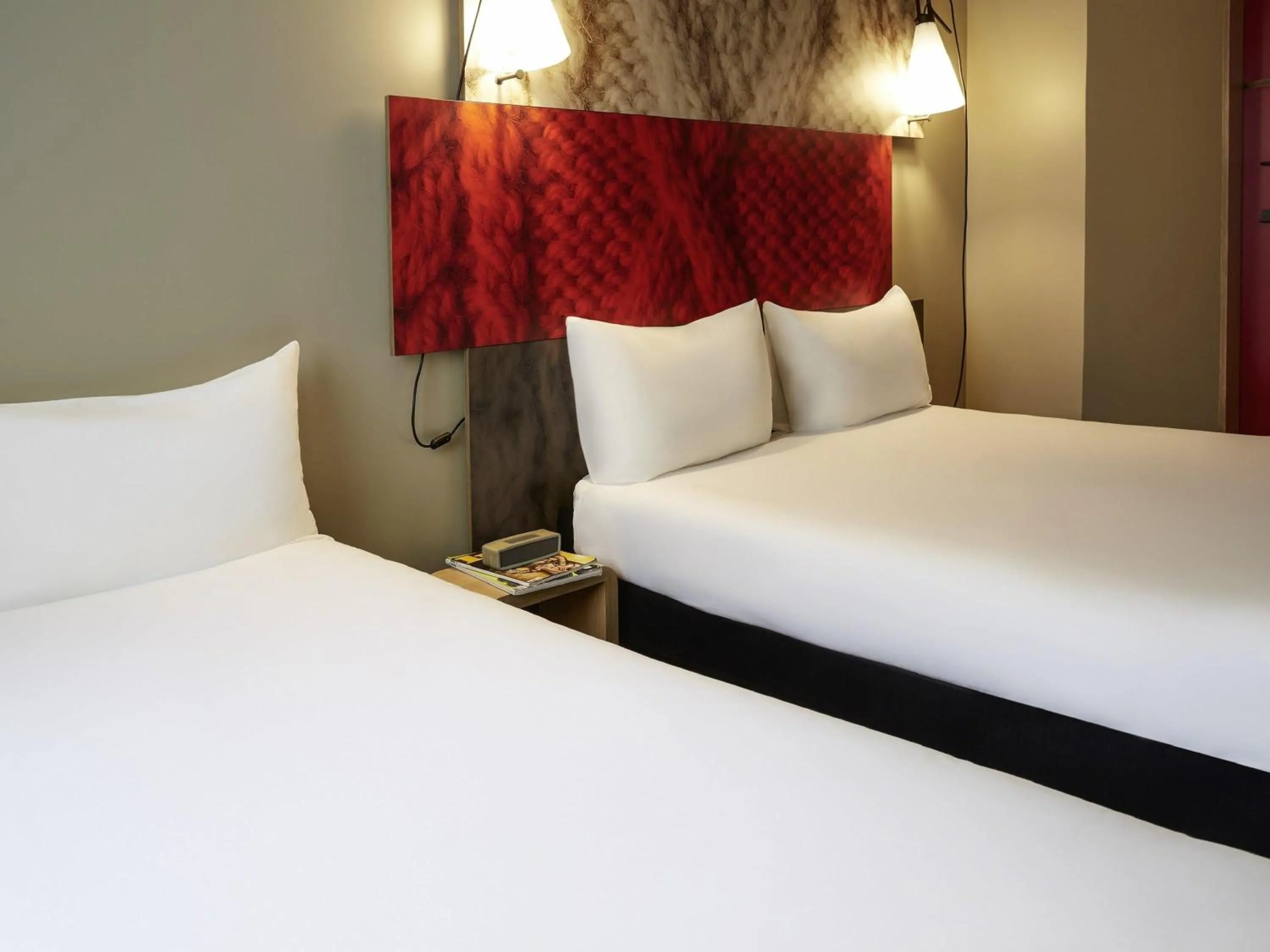 Double Room with Extra Bed in ibis Senlis
