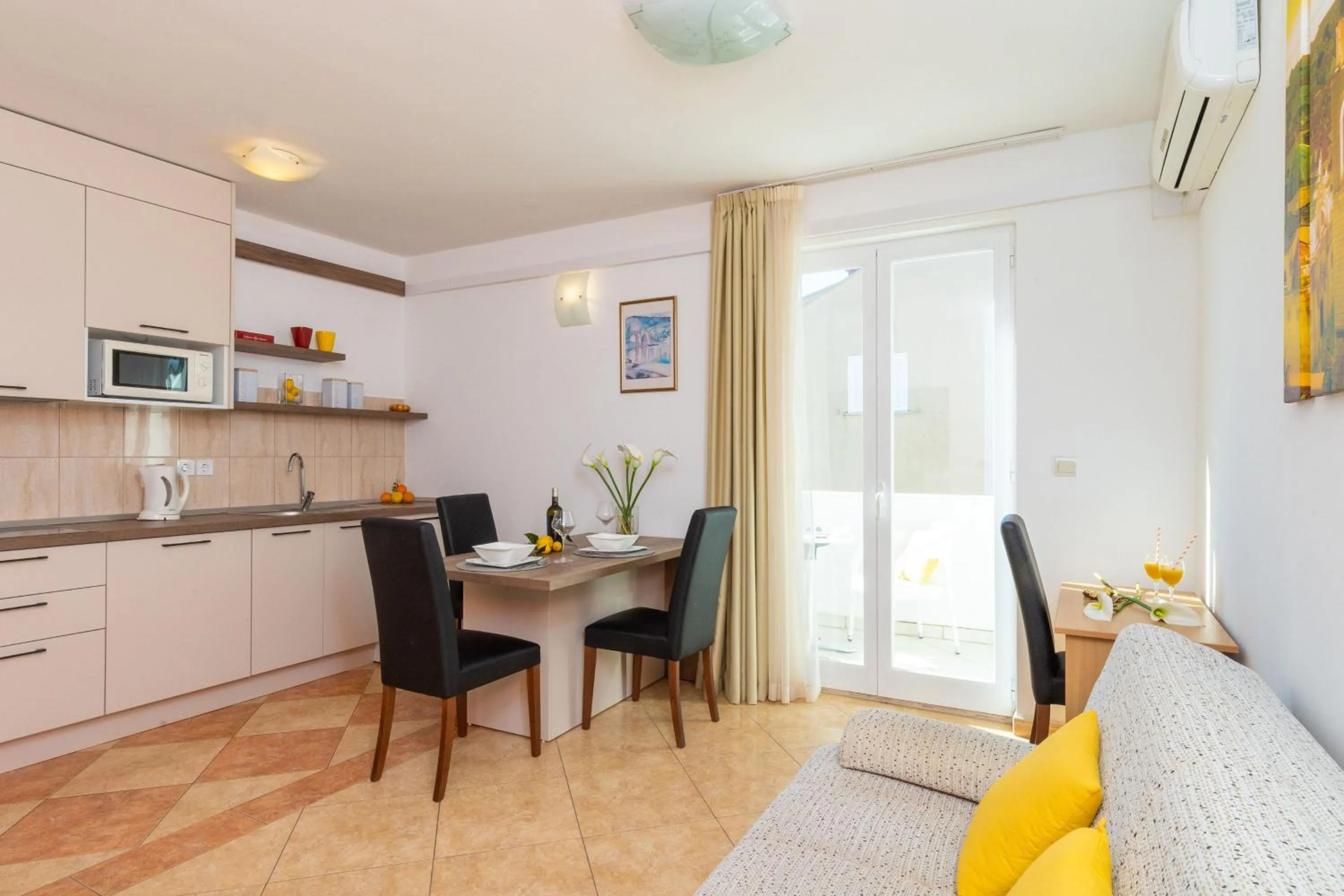 One-Bedroom Apartment with Balcony - single occupancy in Villa Erna
