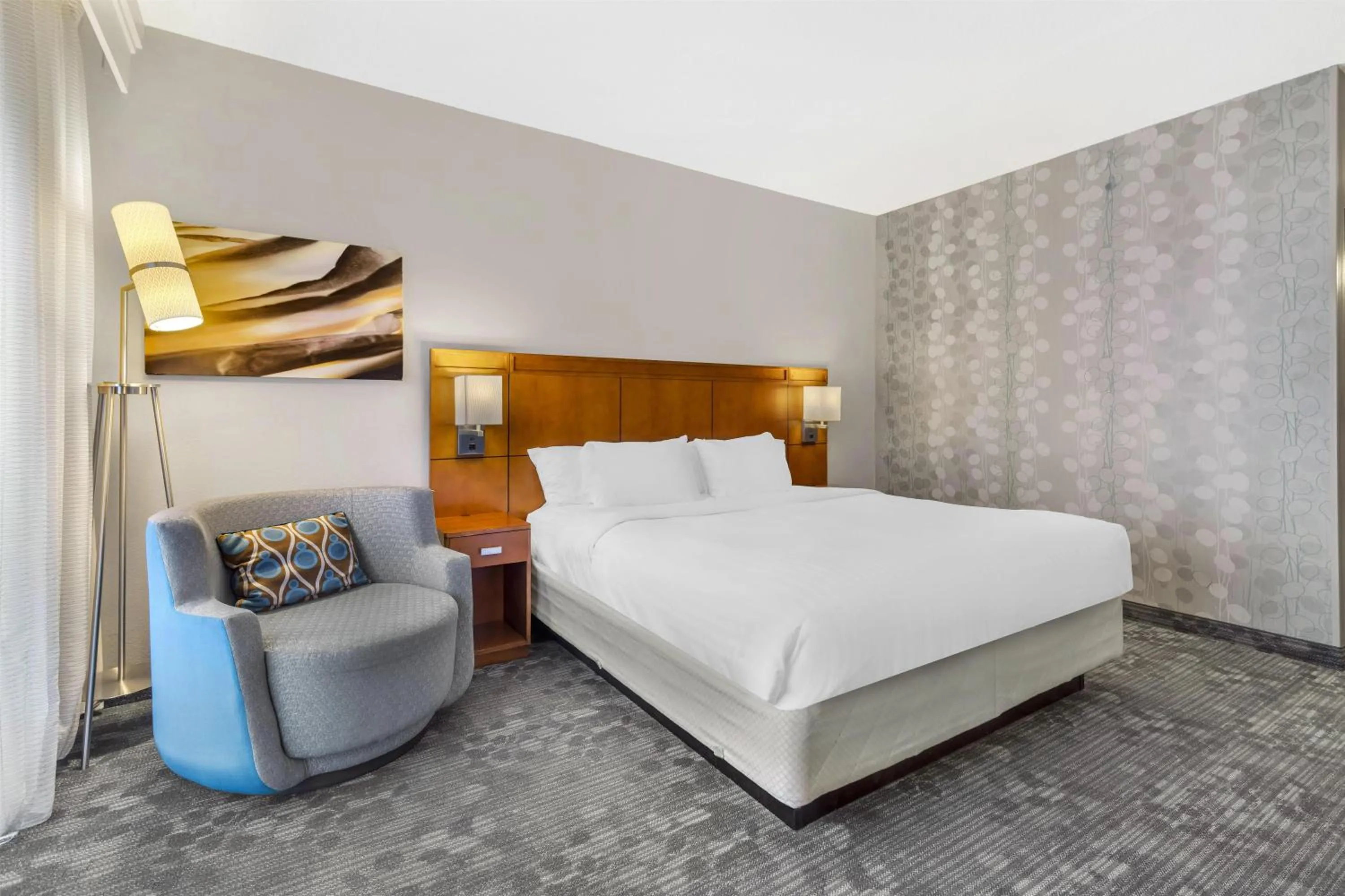 Mobility/Hearing Accessible Deluxe King Tub in Sonesta Select Newport Middletown