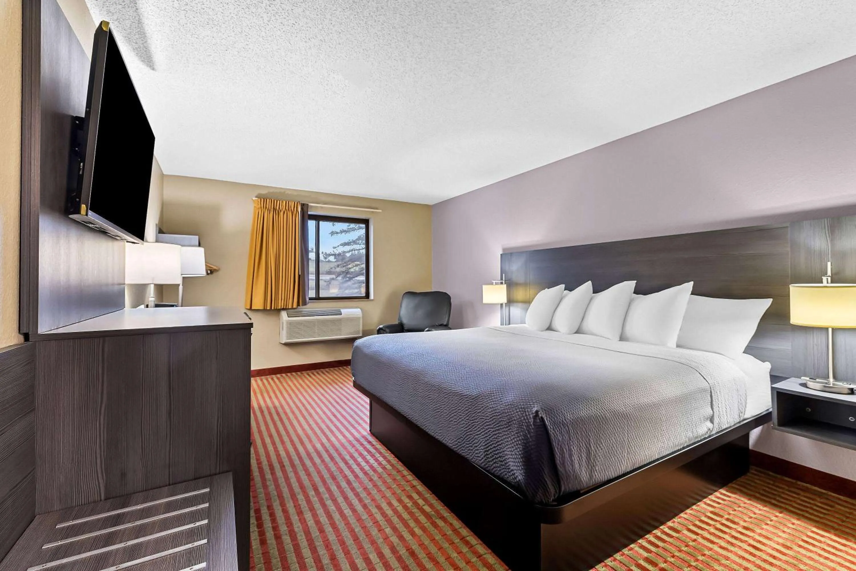 King Room - Non-Smoking in Super 8 by Wyndham Amsterdam