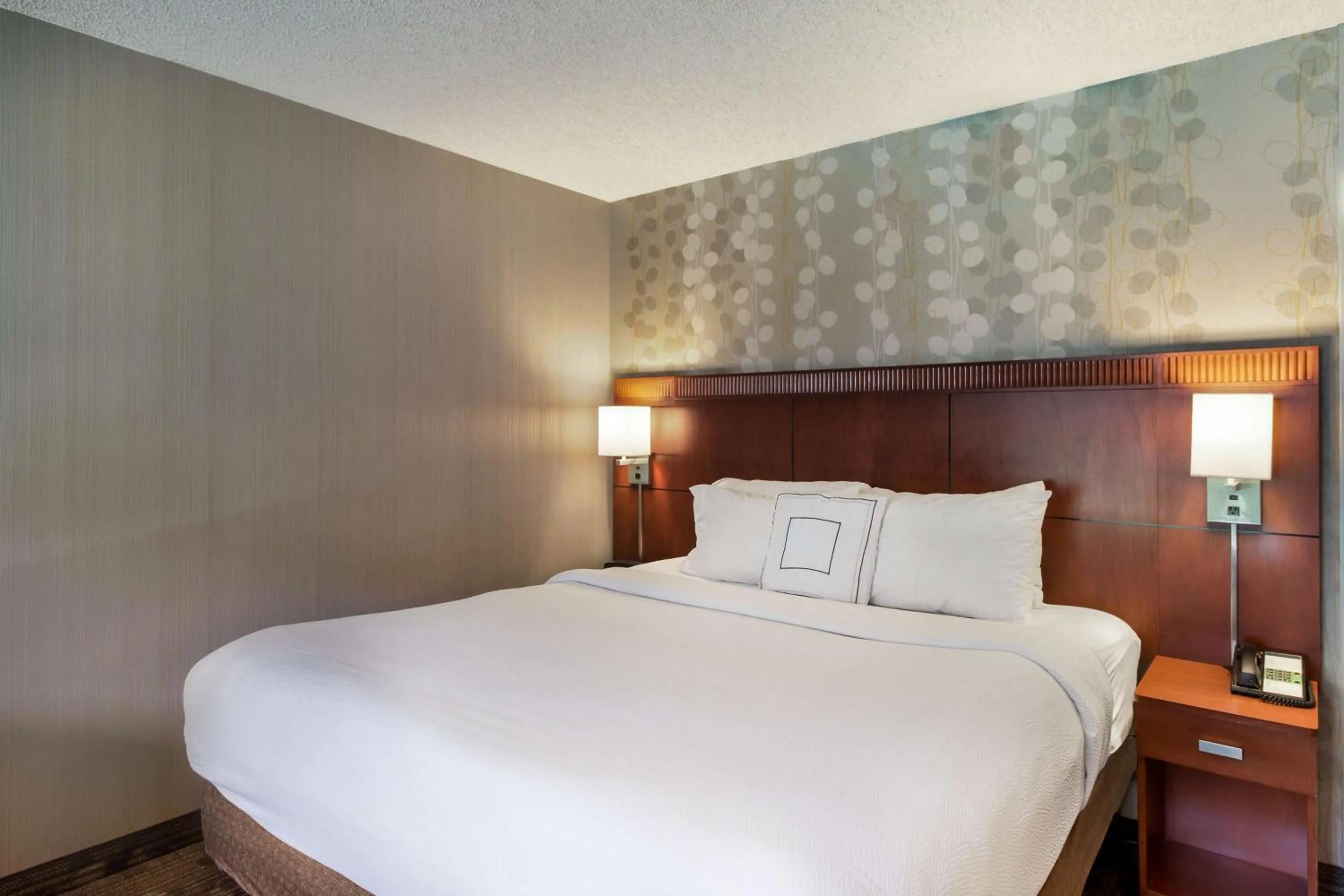 Hearing Accessible - Deluxe King in Sonesta Select Huntington Beach Fountain Valley