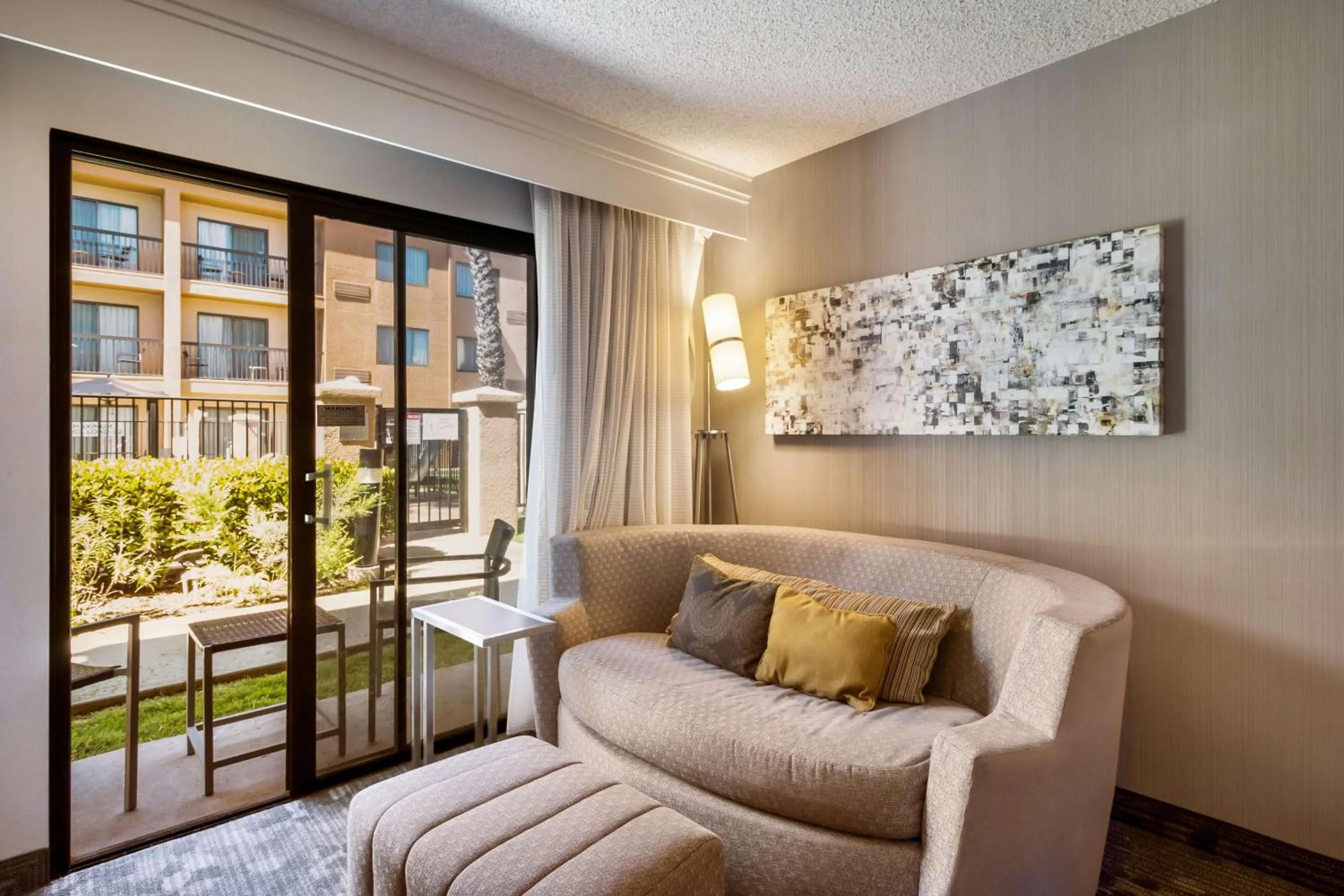 Deluxe King  in Sonesta Select Huntington Beach Fountain Valley