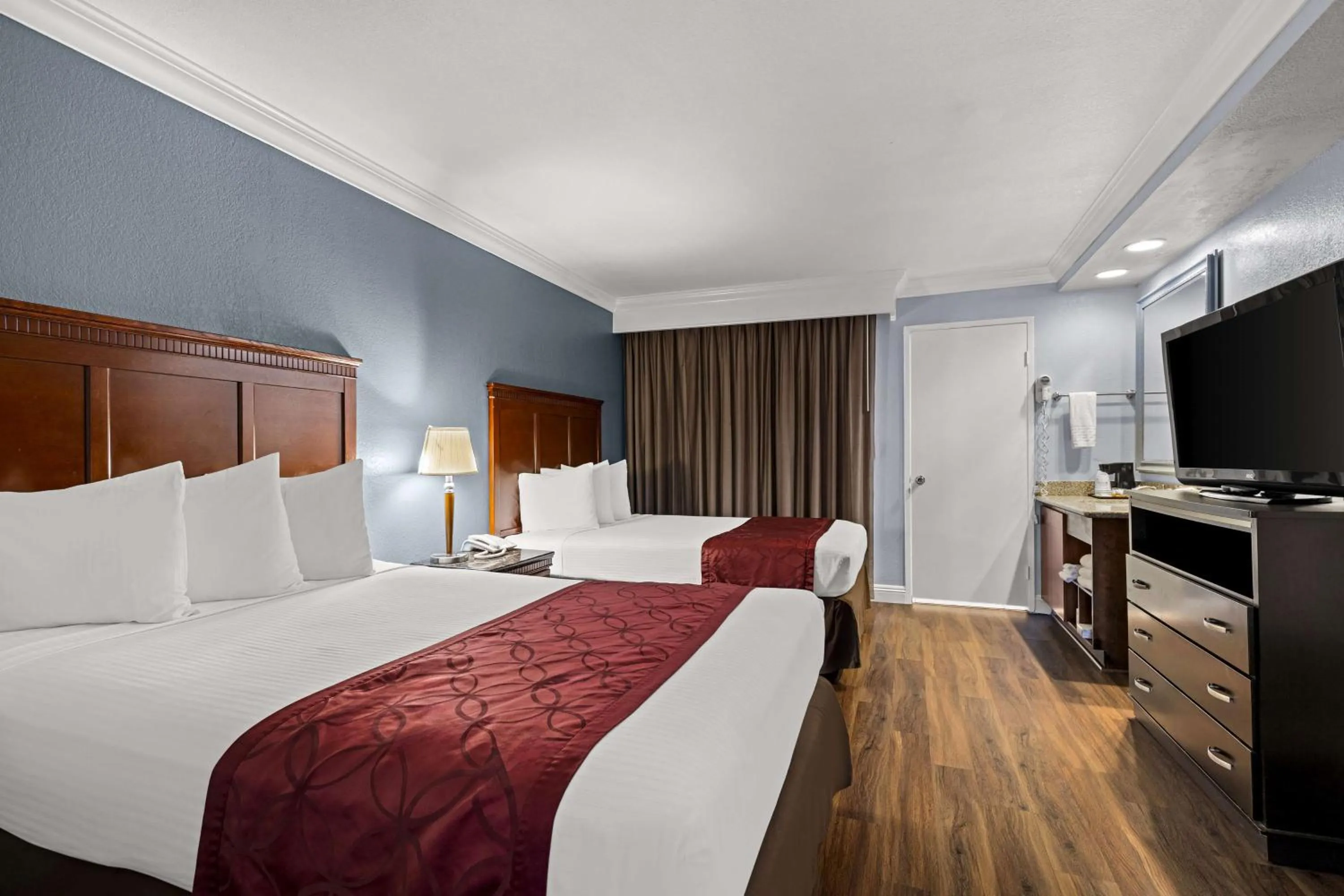 Suite with Two Double Beds and Balcony - Non-Smoking in Best Western Moreno Hotel & Suites