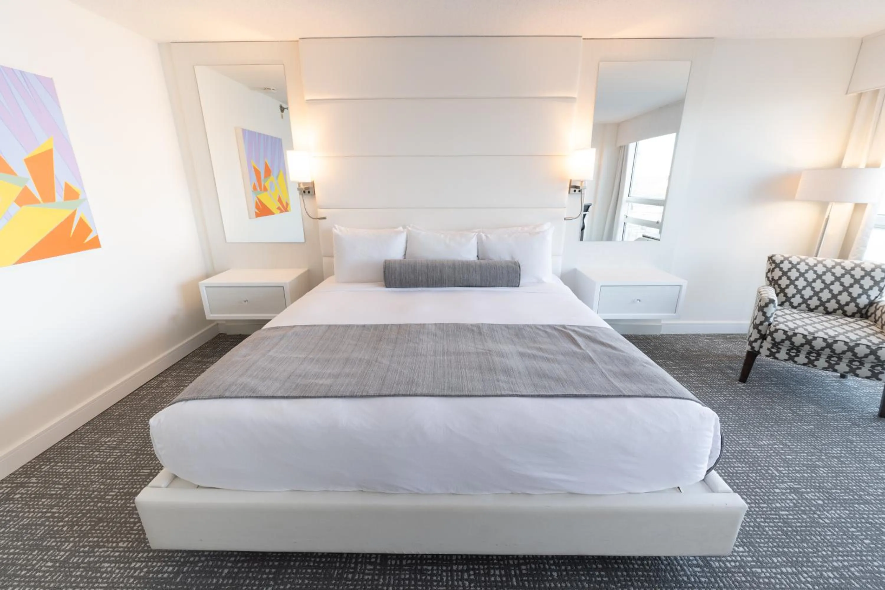 Deluxe King Room in Oyster Point Hotel